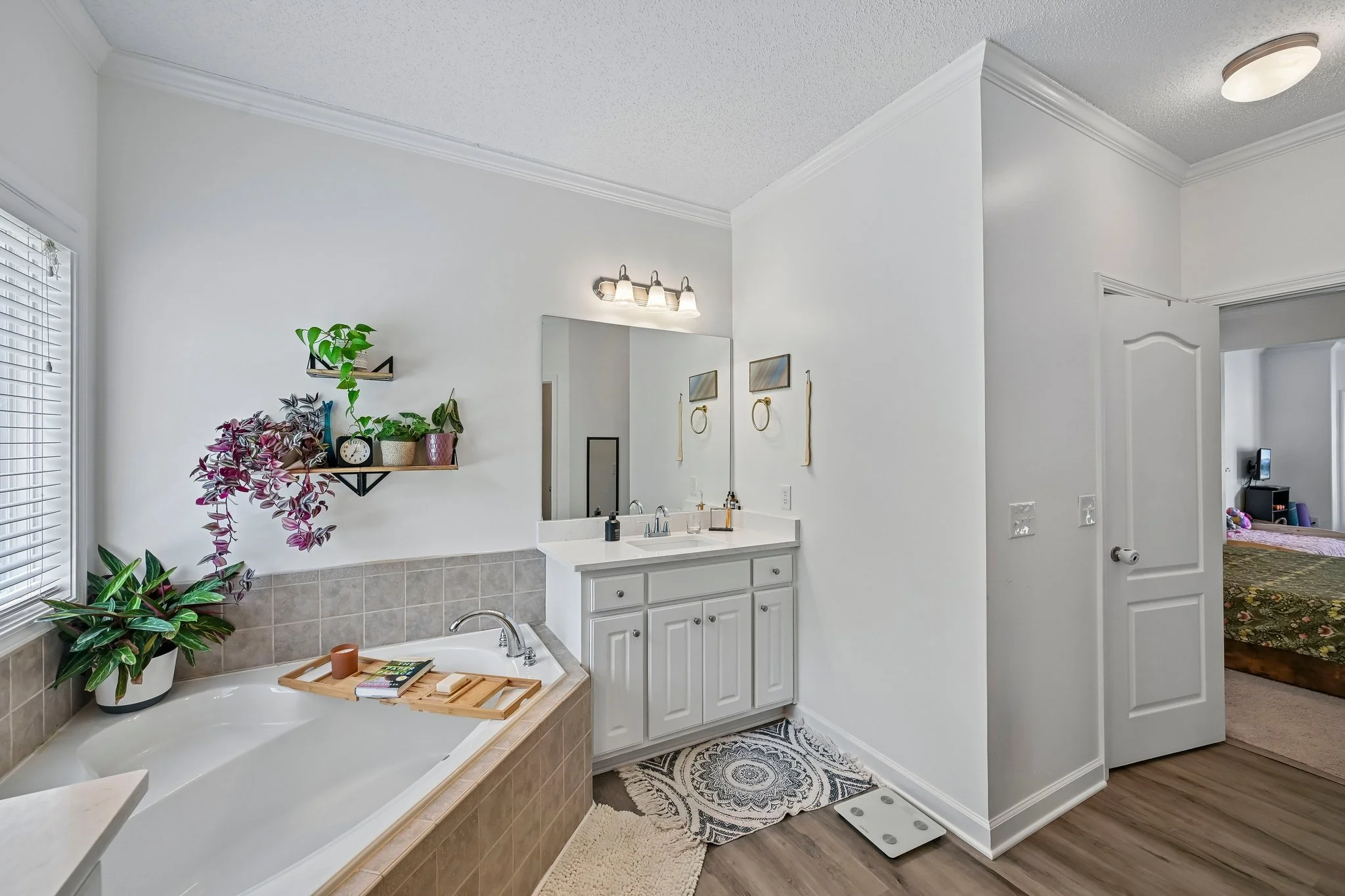 39-web-or-mls-Laurel Oaks Ln-S1305-039.jpg