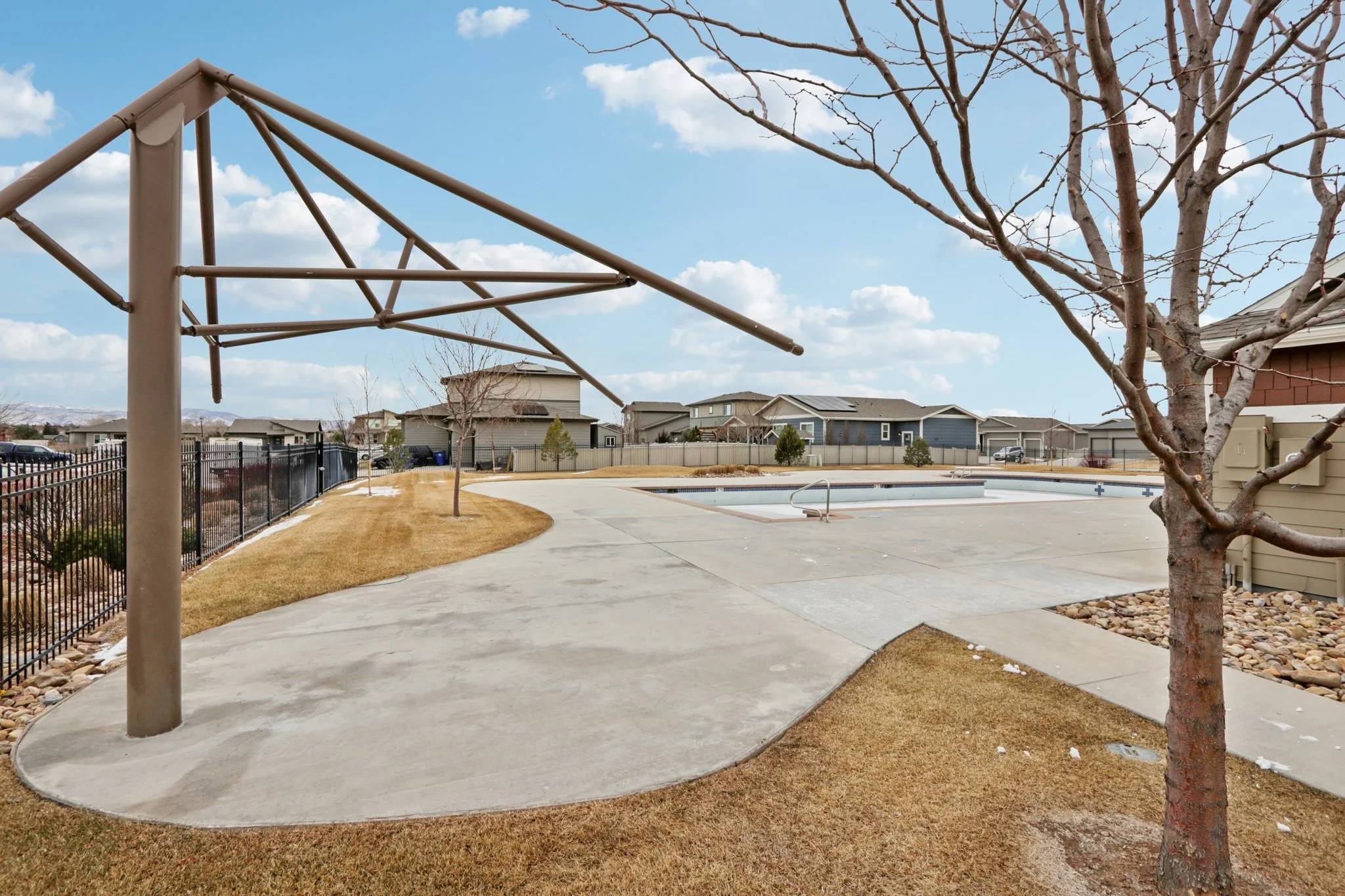 86-web-or-mls-Grand Ave-2901-903.jpg