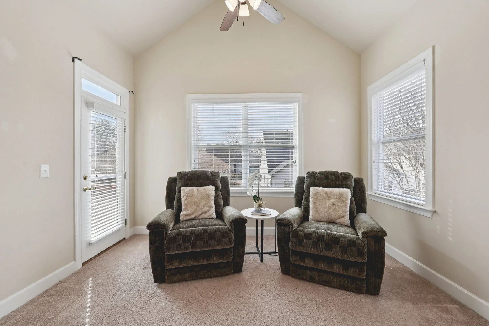 25-web-or-mls-The Commons Dr-S0502-021.jpg