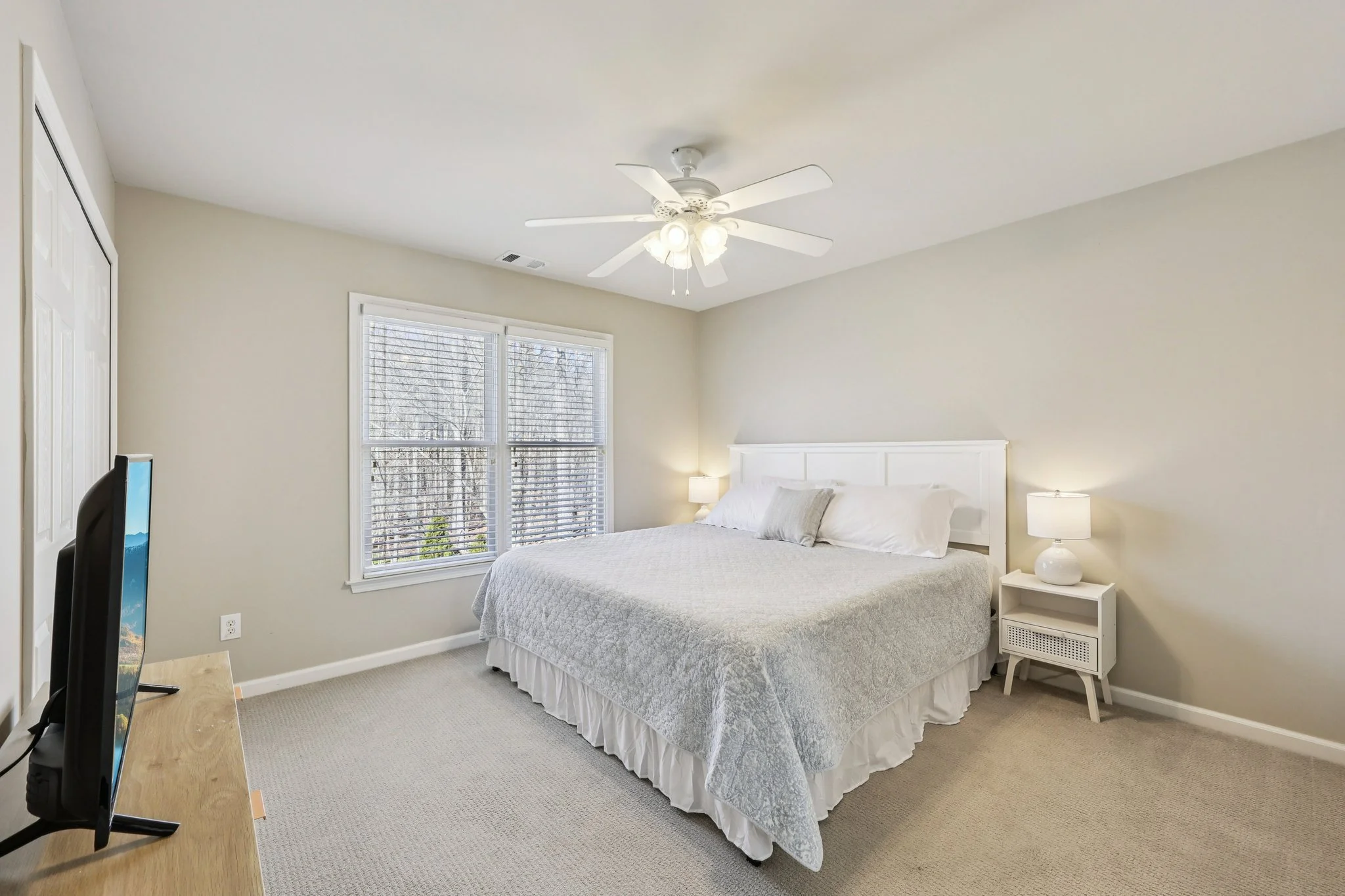 55-web-or-mls-Grand Ave-S2901-053.jpg