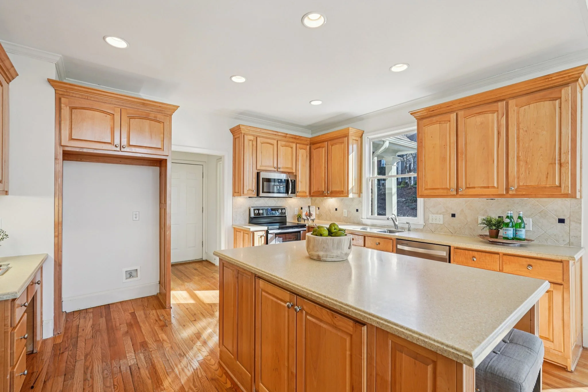 27-web-or-mls-Old Oak Trce-S1601-027.jpg