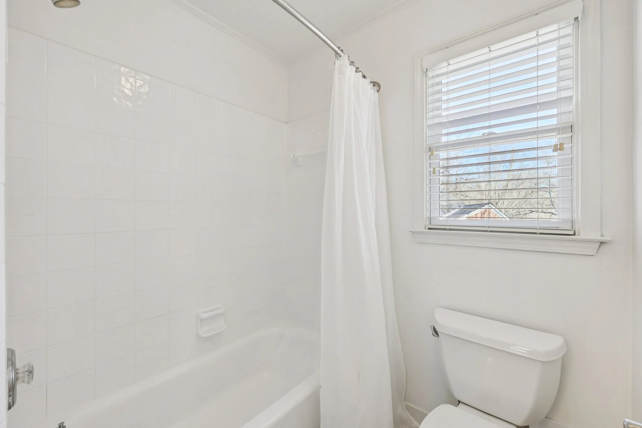 54-web-or-mls-Grand Ave-S2901-052.jpg