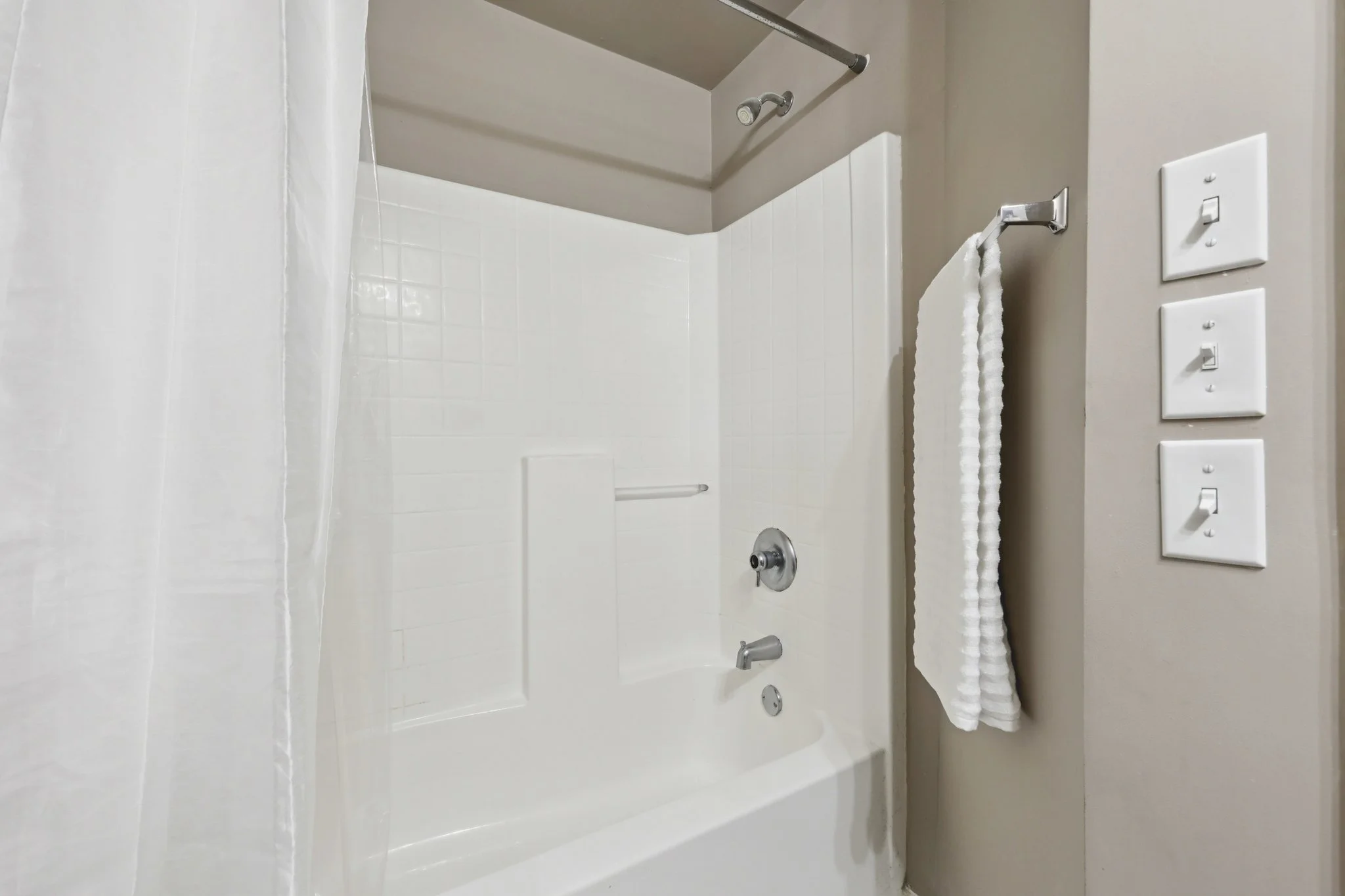 42-web-or-mls-The Commons Dr-S0502-038.jpg