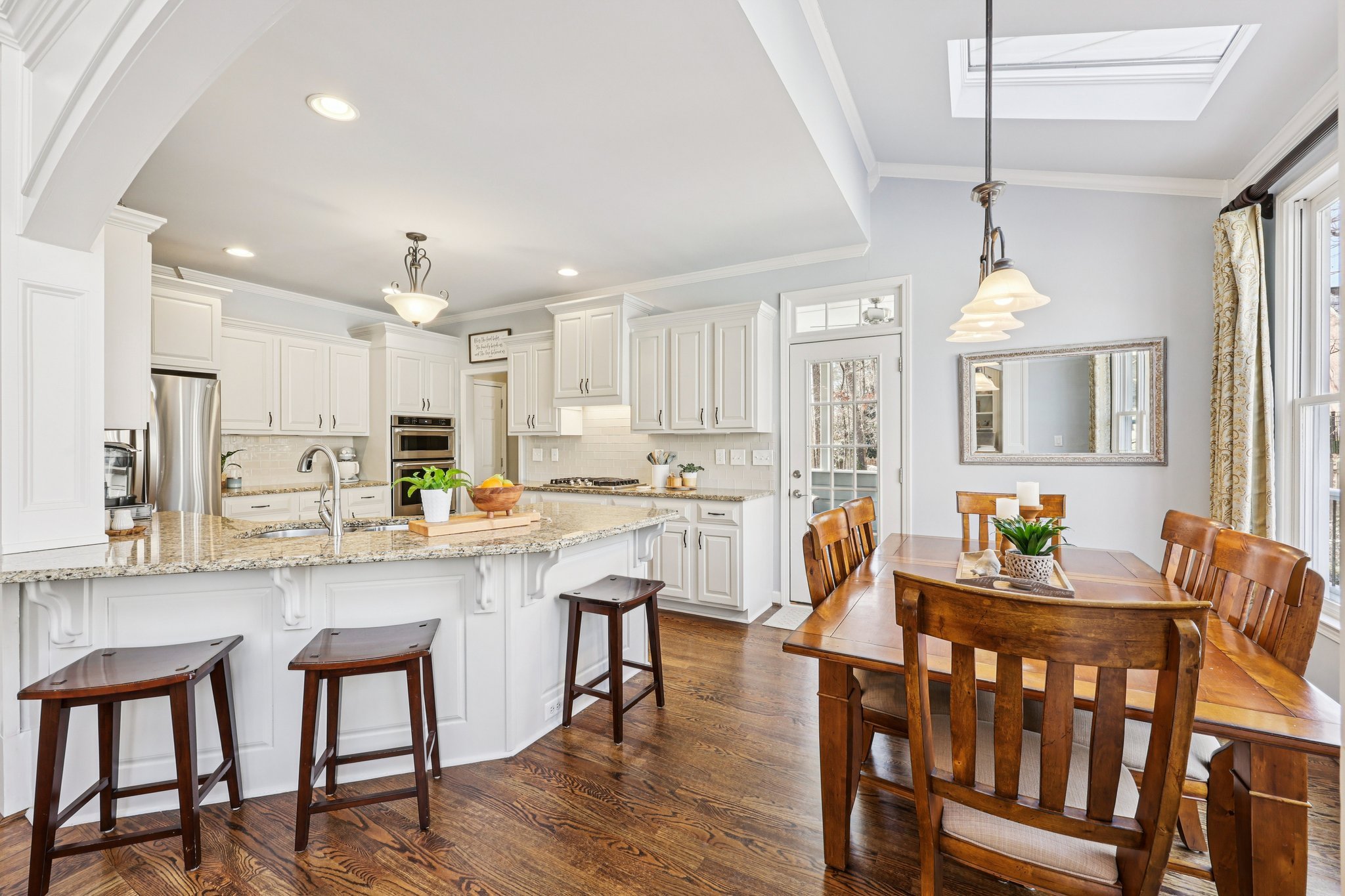 22-web-or-mls-Grand Ave-S2901-020.jpg