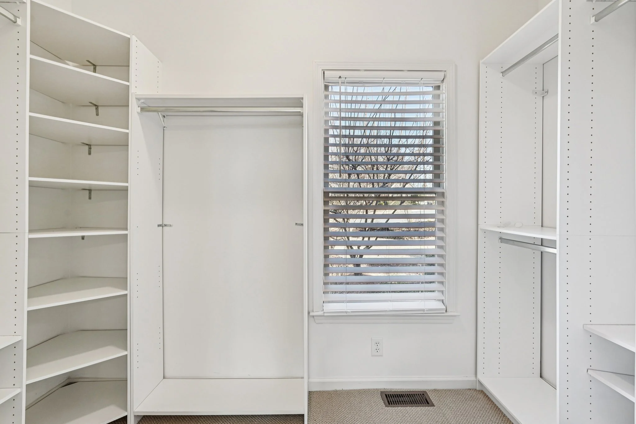 47-web-or-mls-Old Oak Trce-S1601-047.jpg