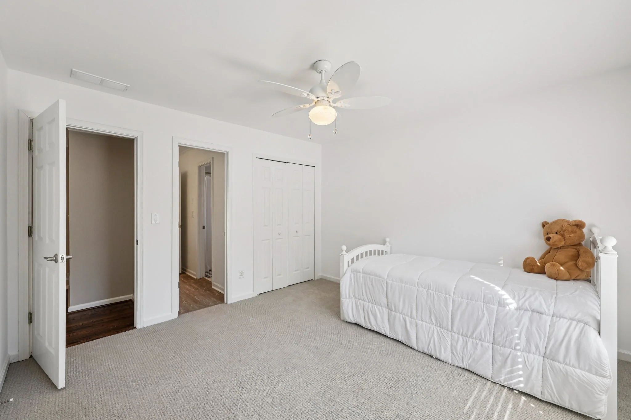 52-web-or-mls-Grand Ave-S2901-050.jpg