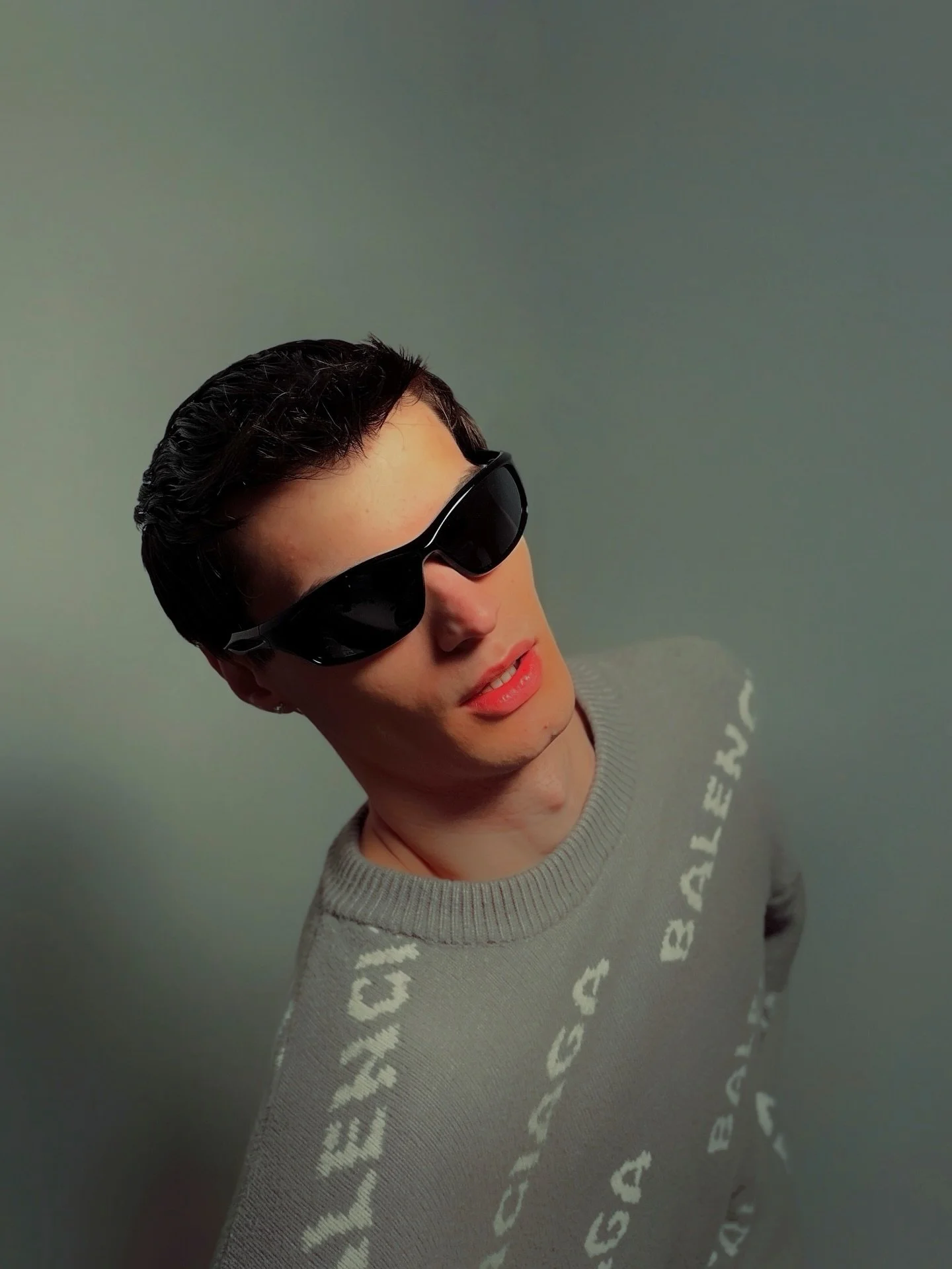 Do NOT touch the displays&hellip; 🏷️