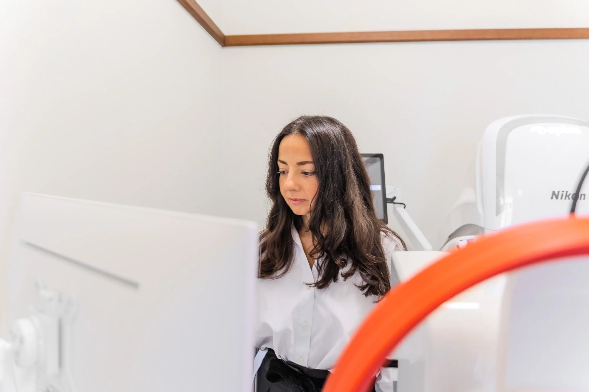 Dr. Salah-Mabed en consultation - Topographie cornéenne et diagnostic Paris 5