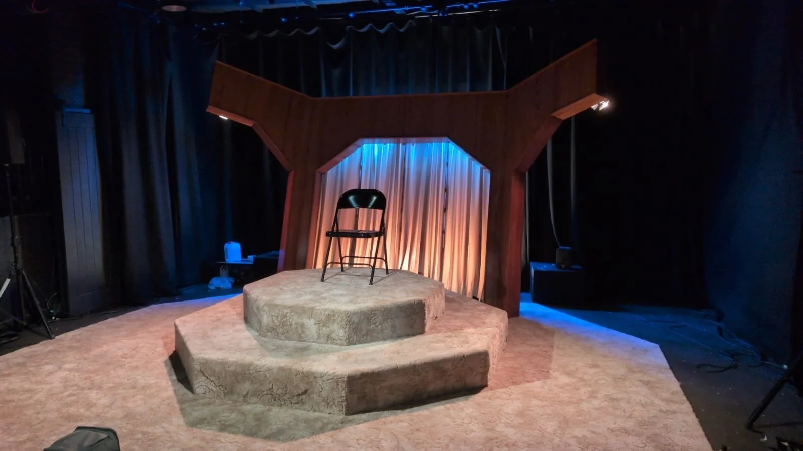 'Birdcatcher' UK Tour - A Pentabus production in association with Papatango Theatre Company and Middle Child Theatre.

Scenic Build: Adam Bottomley Creative

Set Design: Amy Jane Cook
Lighting Design: Jessie Addinall
Photo:
Production Management: Dav