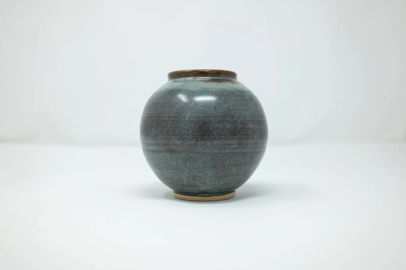 some pieces i made during an 8 week session taught by the most talented @taeran_ceramics ❤️
.
.
.
.
.
Tags:
#pottery #ceramics #clay #potter #ceramicist #homedecor #design #pots #wheelthrowing