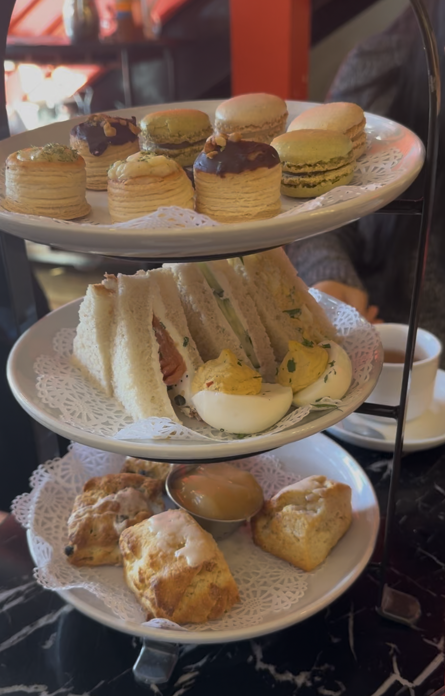  The book lovers afternoon tea at Kramers as a great deal and perfect for readers! 