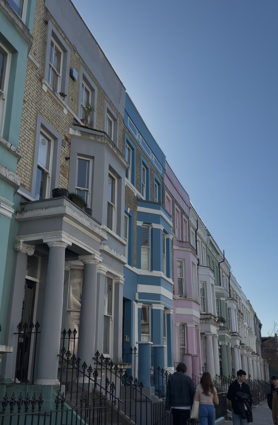 Notting Hill- A Perfect Afternoon for a Reader in London