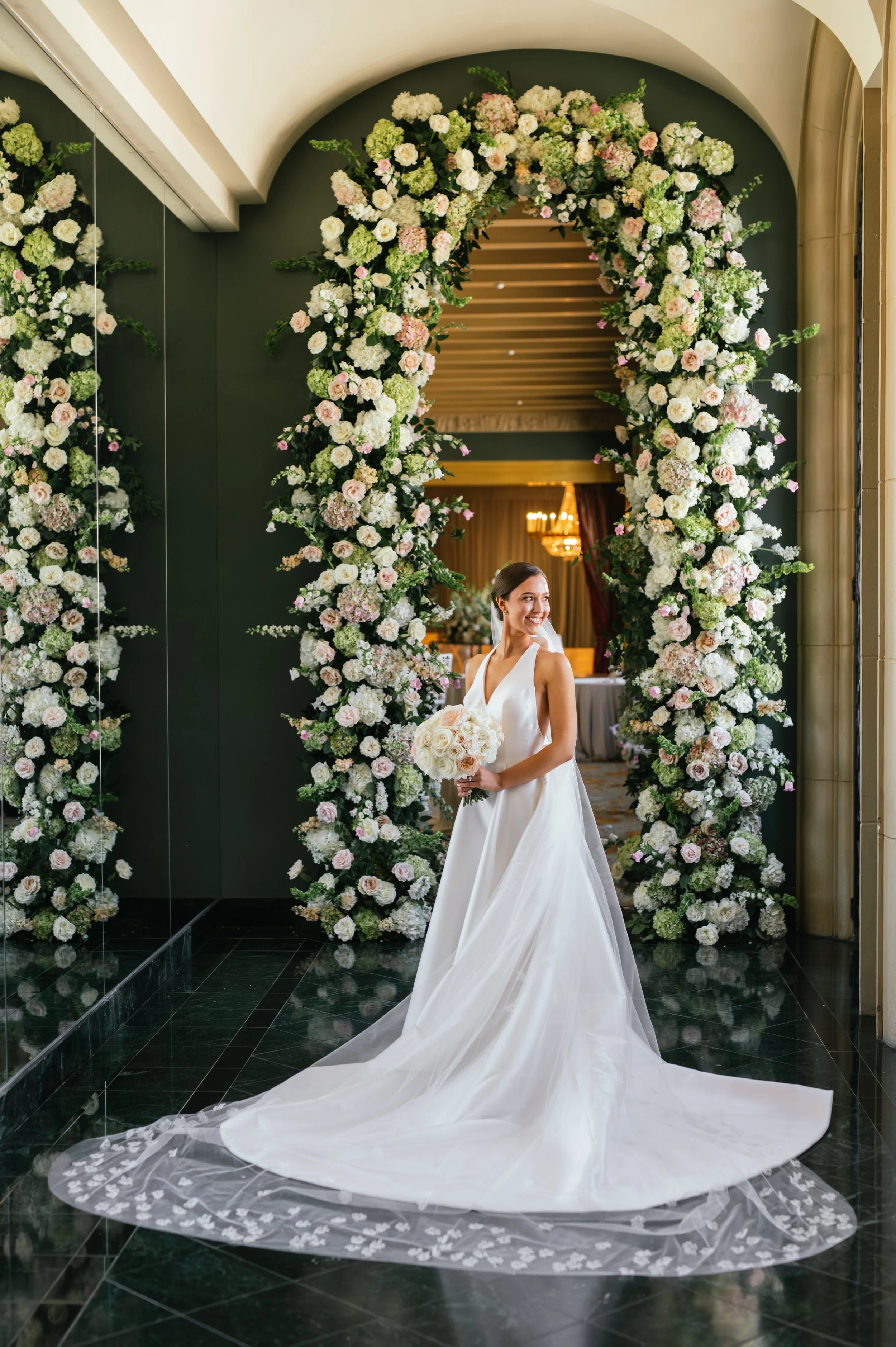 MattandJulieWeddingsAllie+MatthewMarried209.jpg