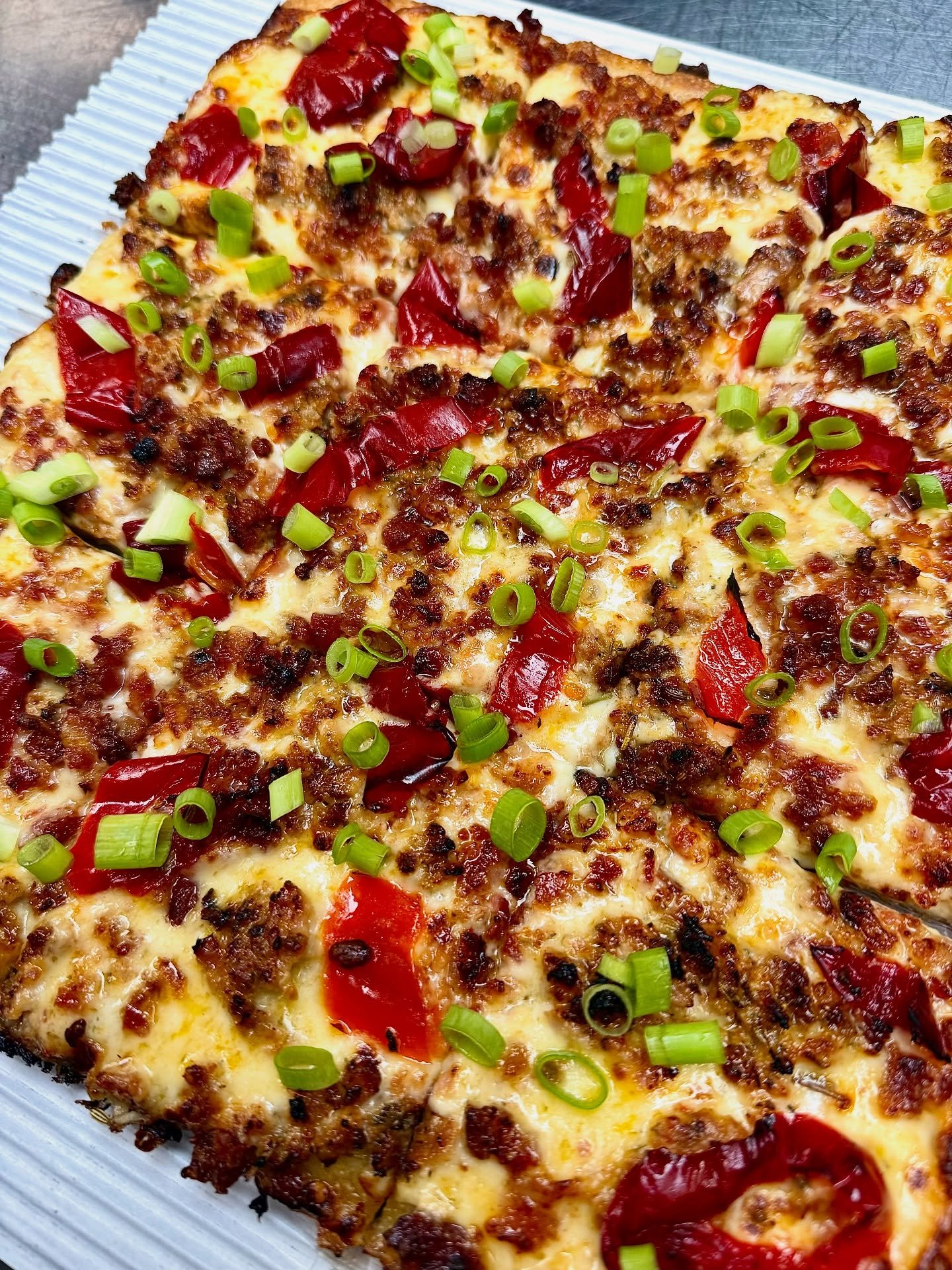 If this pizza was fighting to save its Grandmas house, it&rsquo;d win🥊

I don&rsquo;t know that it&rsquo;d fight Bob Barker (kinda hard to do now tho)😬

Anywayyyyy

🏌️The Hoppy Gilmore is a neat little thing🏌️

🍕Cheese, House-Made Beer Cheese Sa