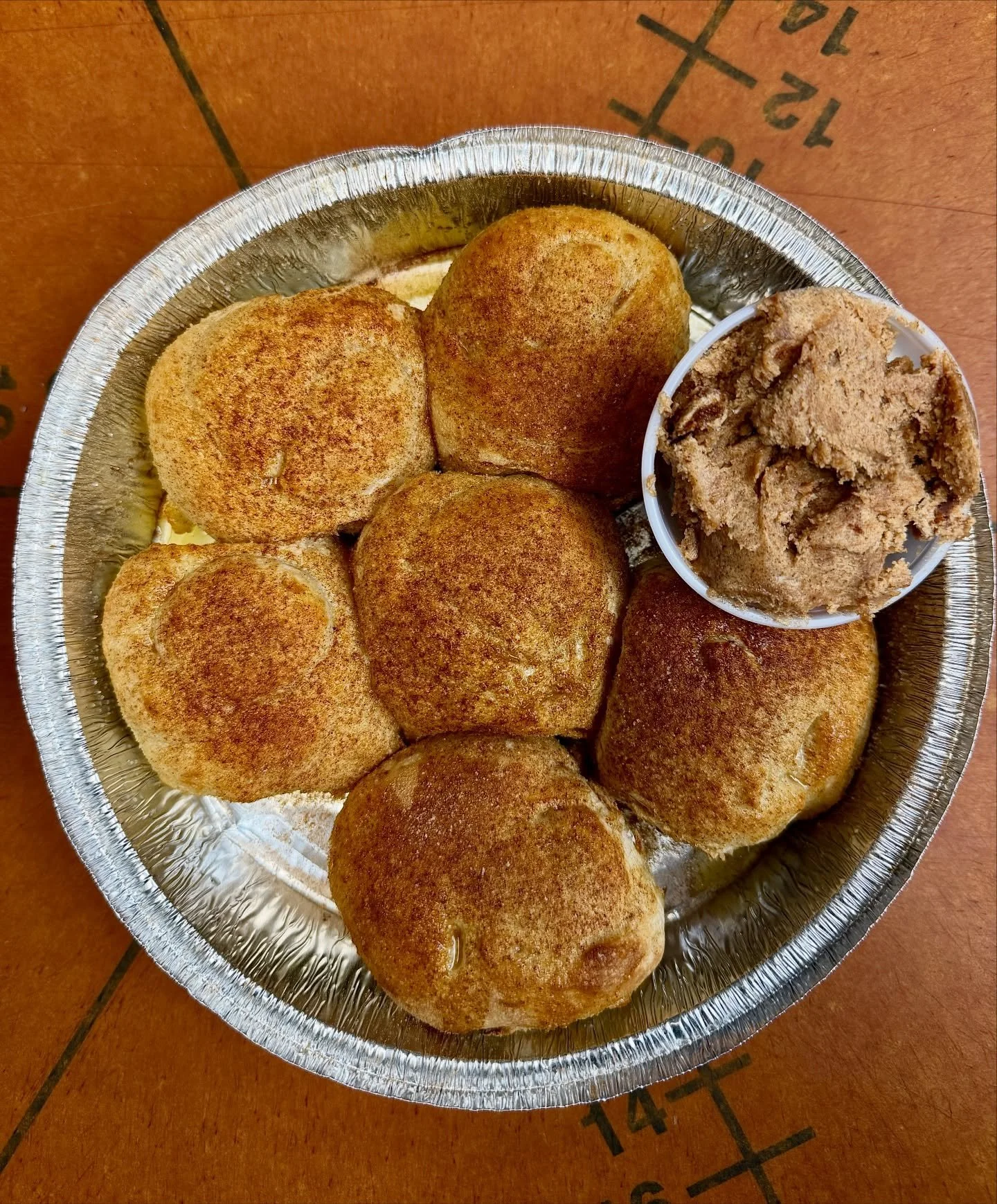 TESTING TESTING TESTING

New appetizer this weekend only‼️

Cinnamon/Sugar Knots
6 of our made from scratch knots, with some butter and cinnamon/sugar. Served with a side of whipped cinnamon/brown sugar butter.

Yea I know... the video has 5 knots BE