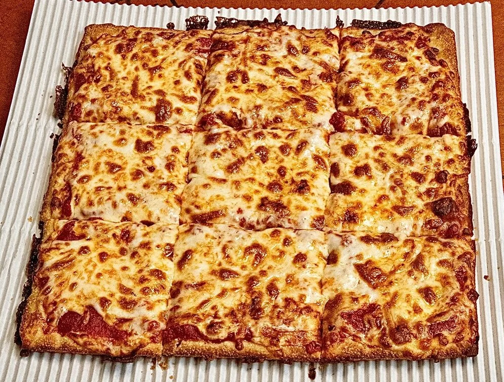 Thursday is the Friday before the Friday‼️

It&rsquo;s also $10 9 cut thin cheese pizzas🕺💃

Which is pretty neat.

Ok love you bbbbbyyyyyyeeeeeee 

#pizzagram #cheesepizza #pizza #gahannaohio #columbusohio