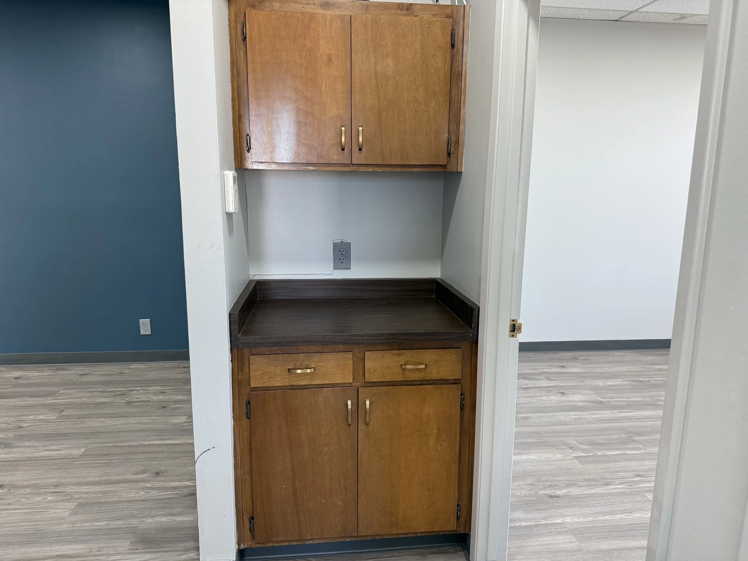 This 986 Sq Ft provides a functional layout with an inviting open reception area, three private offices, a spacious closet and a flexible space than can be used as a kitchen or for other purposes.