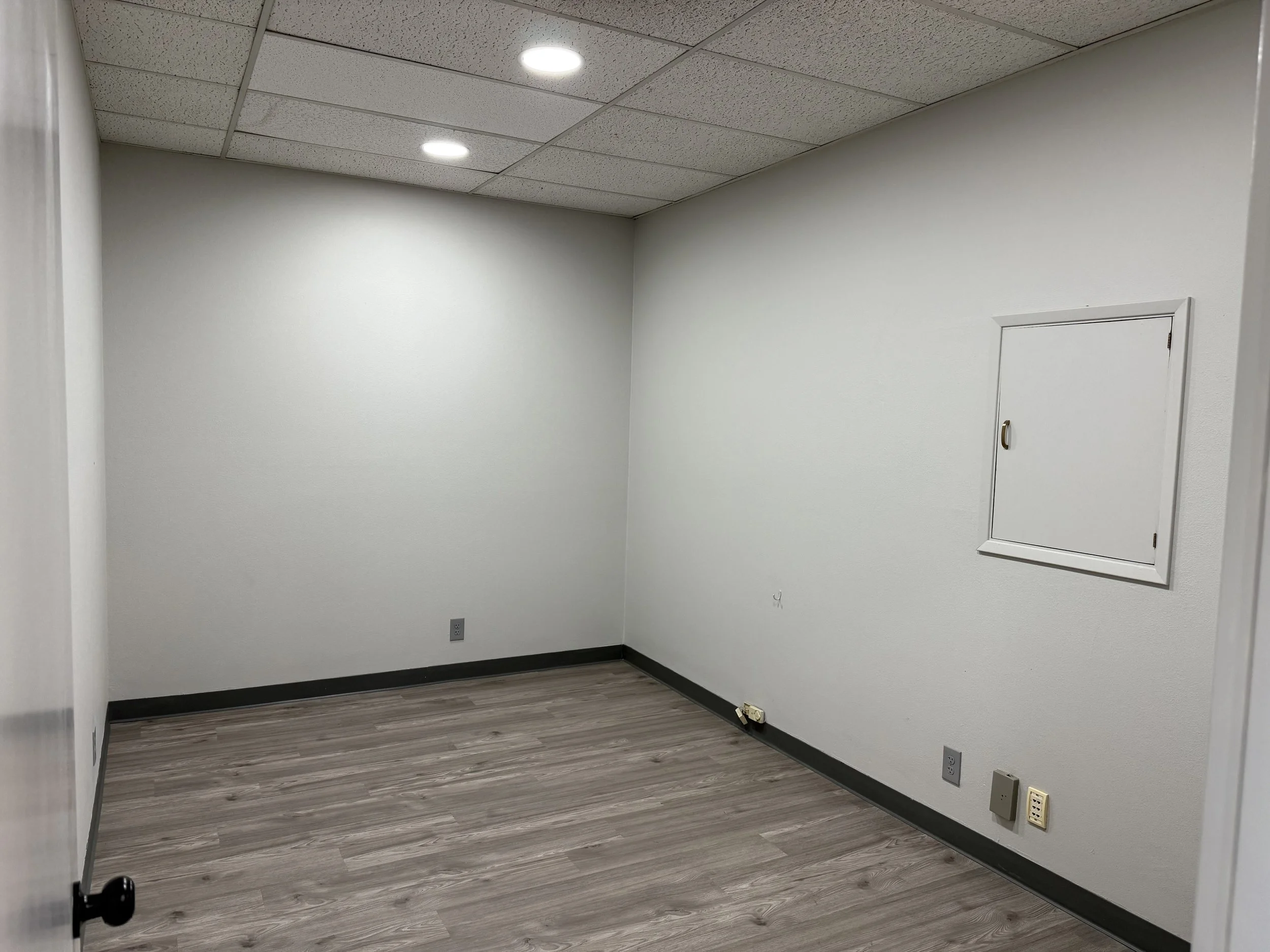 This 986 Sq Ft provides a functional layout with an inviting open reception area, three private offices, a spacious closet and a flexible space than can be used as a kitchen or for other purposes.