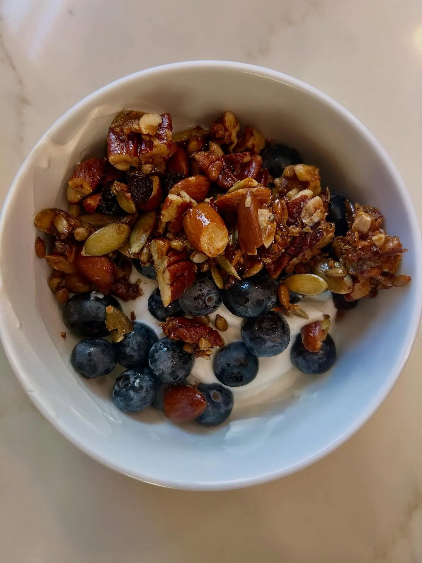 This is the BEST granola recipe!

No matter how &ldquo;healthy&rdquo; store bought granola appears to be nothing beats this homemade (no oats) granola.

It&rsquo;s packed with fiber, healthy fats and protein!

Add it to your yogurt ( I&rsquo;ve been 