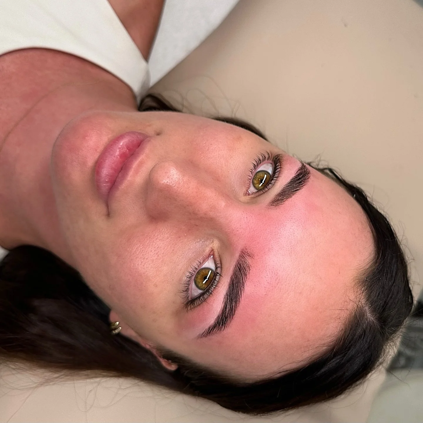 Brows shape your face more than you might think! They completely frame your face while  enhancing symmetry to bring out your facial features the best 🙌🏼

Service: brow lamination, sculpt &amp; dye 🫧

#brows #browlamination #browshaping #browtintin