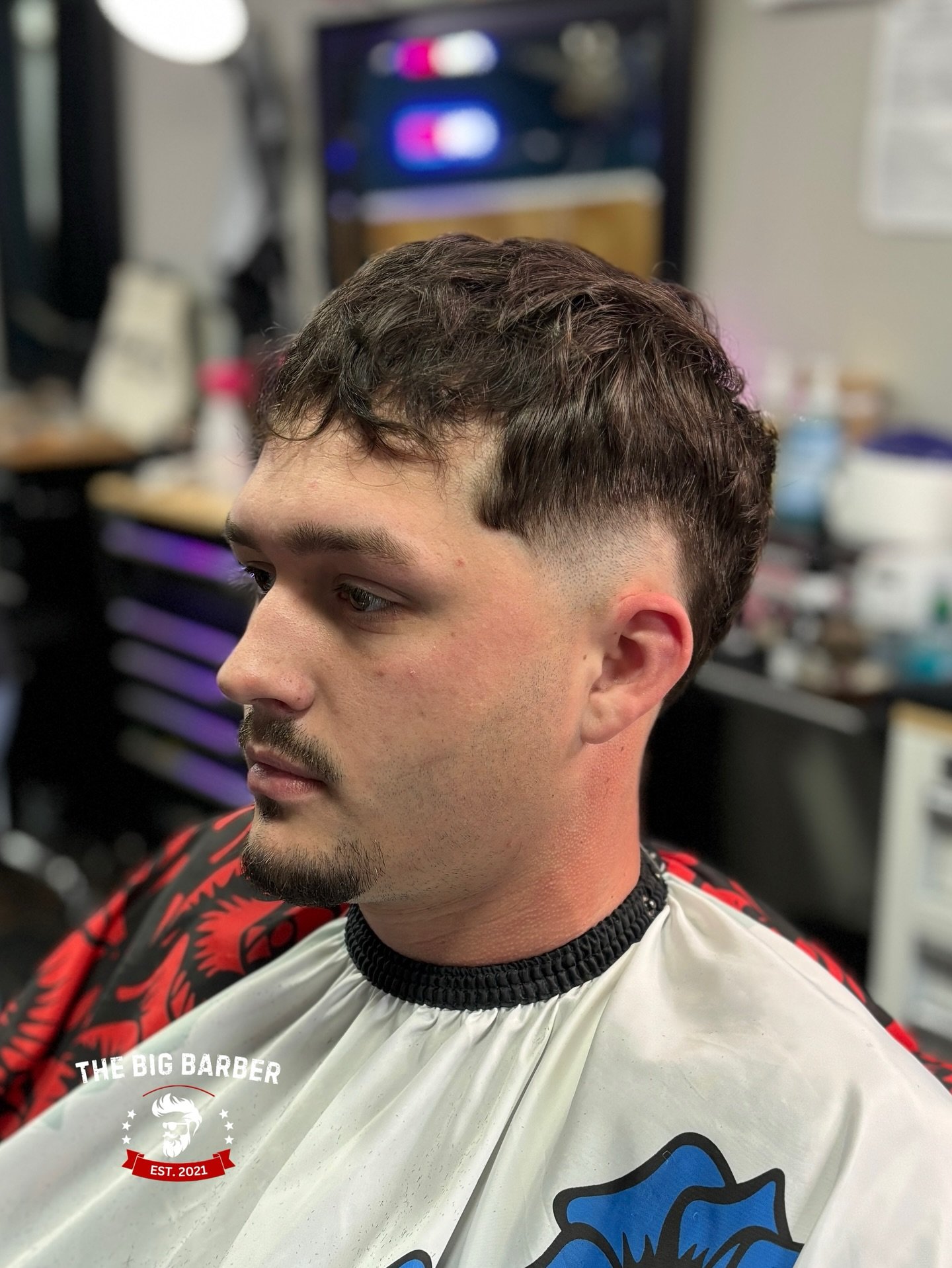 Burst fade for the beer man!

#knoxville #knoxvillebarber #knoxvillebarbers #knoxvillebarbershops #knoxvillebarbershop #barberknoxville #barbershopknoxville #barber #barbershop #tennesseebarber