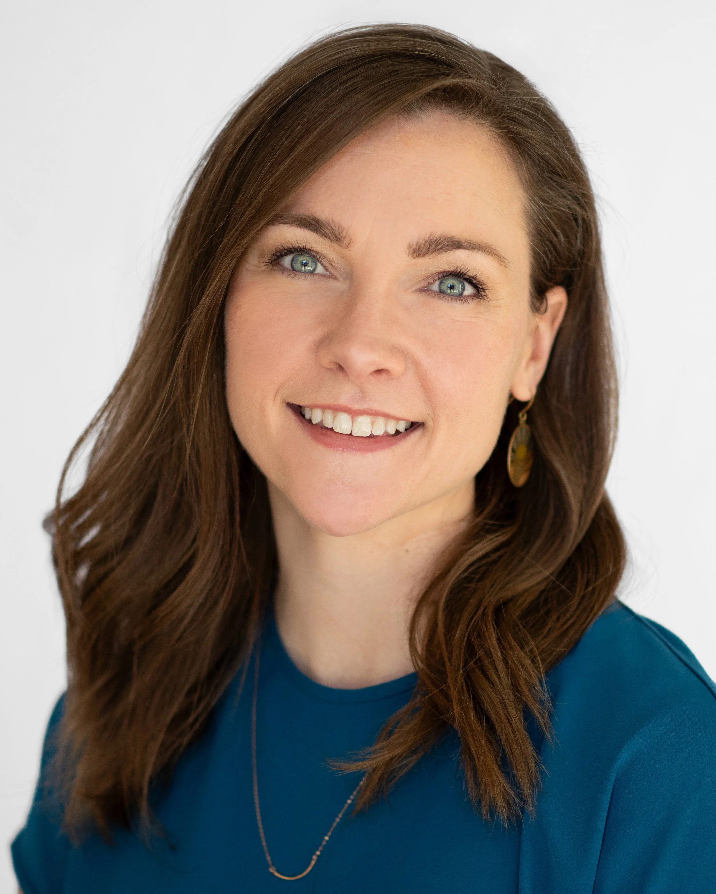 Katie King (actor) is originally from Houston, TX, and now lives in Grass Valley with her beloved 6- and 4-year old daughters and her husband, Joe. She most recently appeared as Elinor in Sierra Stages' production of Sense and Sensibility. Katie work