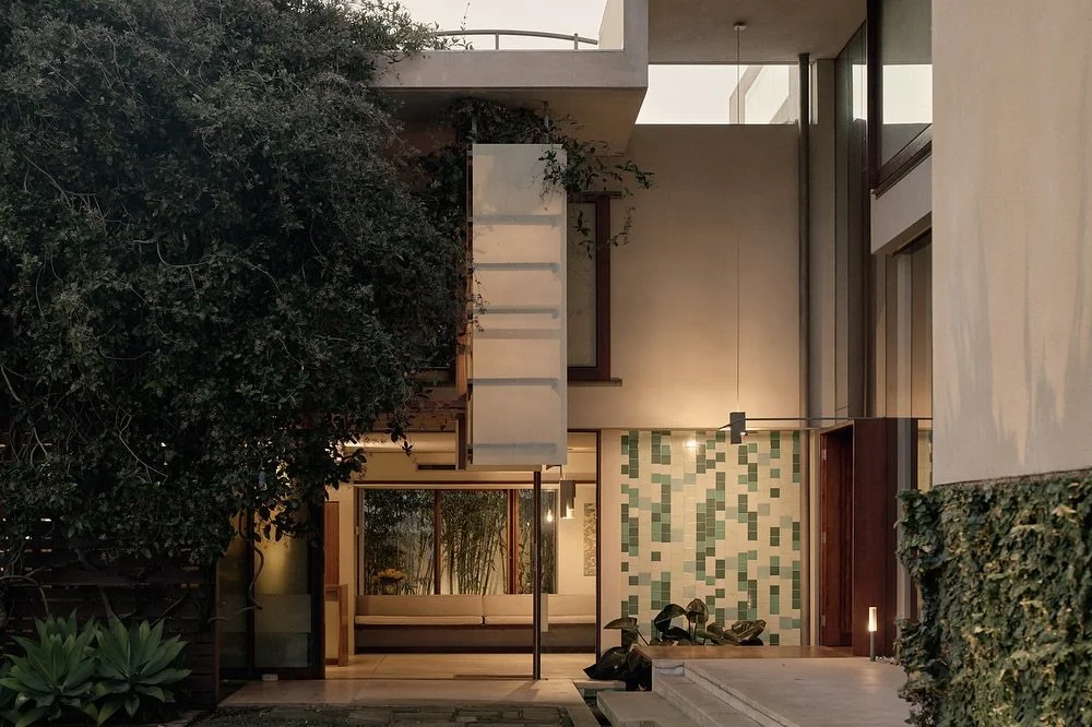 #ArchitectureWeLove

N House is centred around an internal courtyard, with living spaces arranged to frame both garden outlooks and the changing Brisbane city views. Built more than 20 years ago, the design has grown with its landscape and the city a