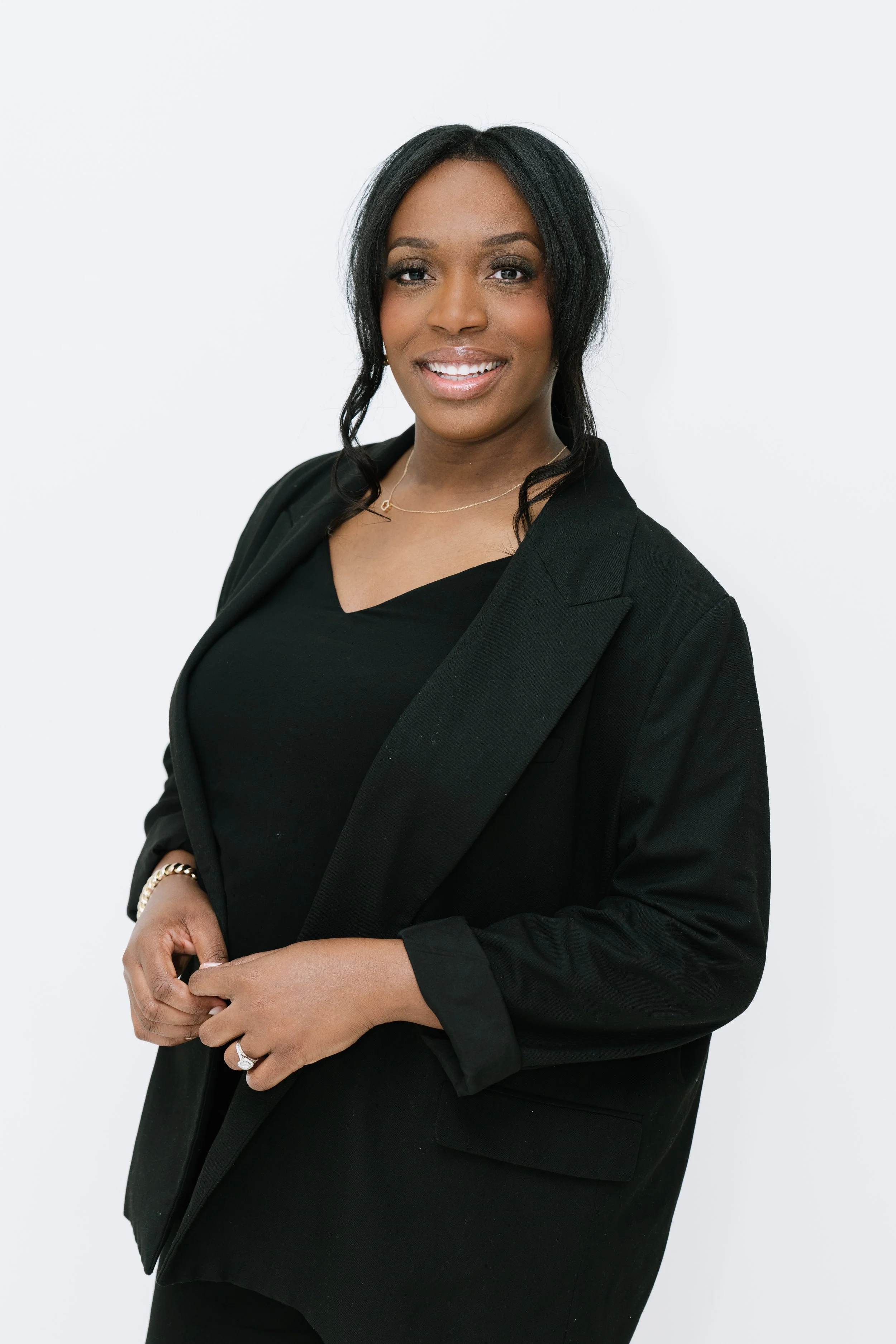 My name is Anthonia, and I’m a Lead Coordinator with Blushed Beginnings. I’ve been in the wedding industry since 2016, beginning as a makeup artist with a bridal client portfolio. Since then, I’ve also created wedding cakes and managed wedding entert