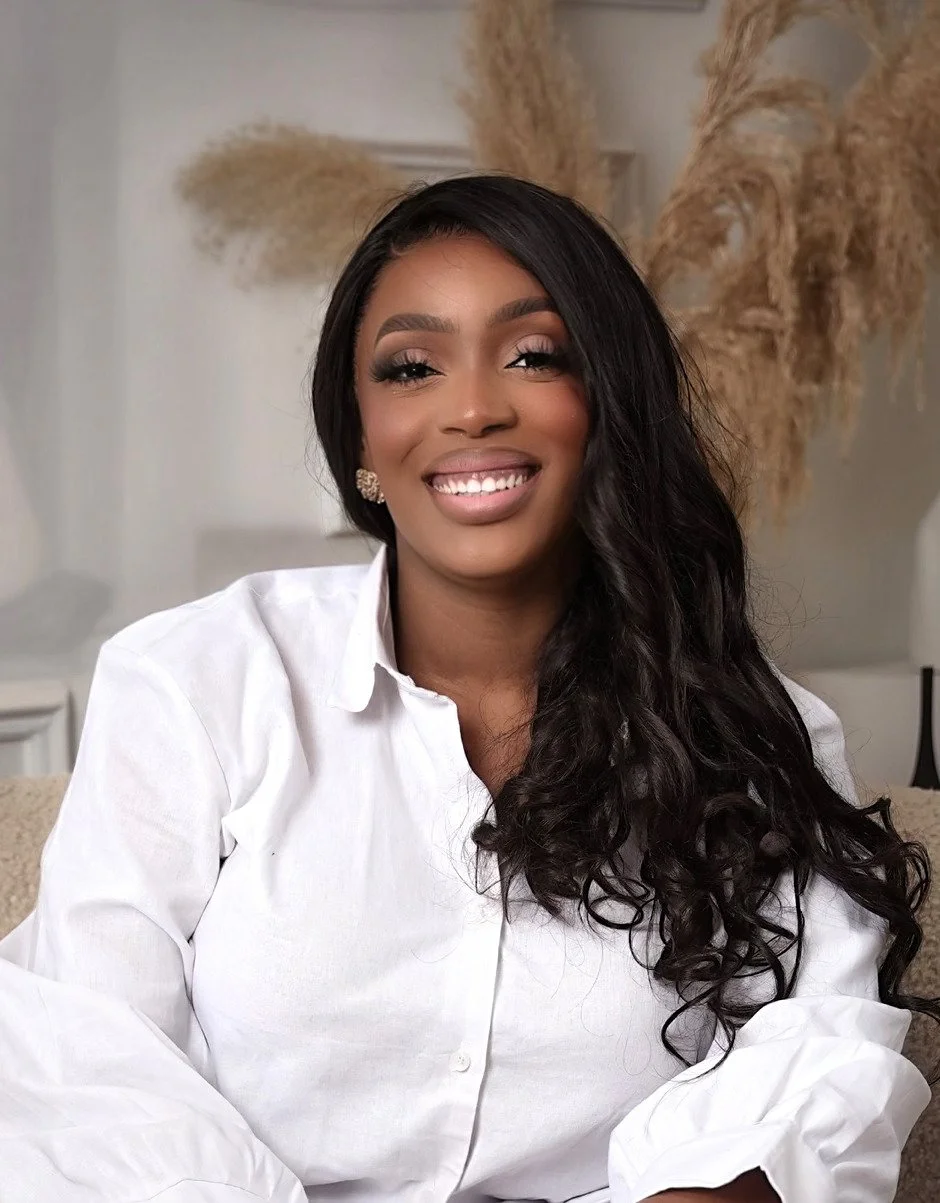 My name is Anthonia, and I’m a Lead Coordinator with Blushed Beginnings. I’ve been in the wedding industry since 2016, beginning as a makeup artist with a bridal client portfolio. Since then, I’ve also created wedding cakes and managed wedding entert