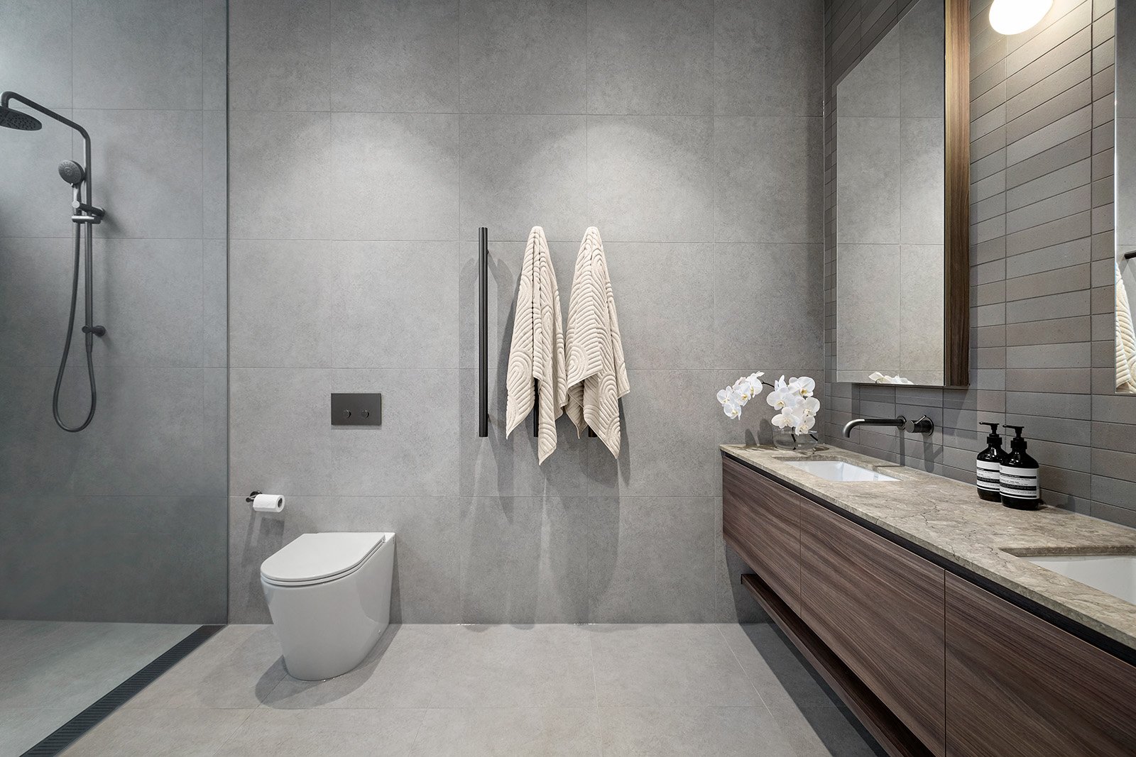5-Bathroom.jpg