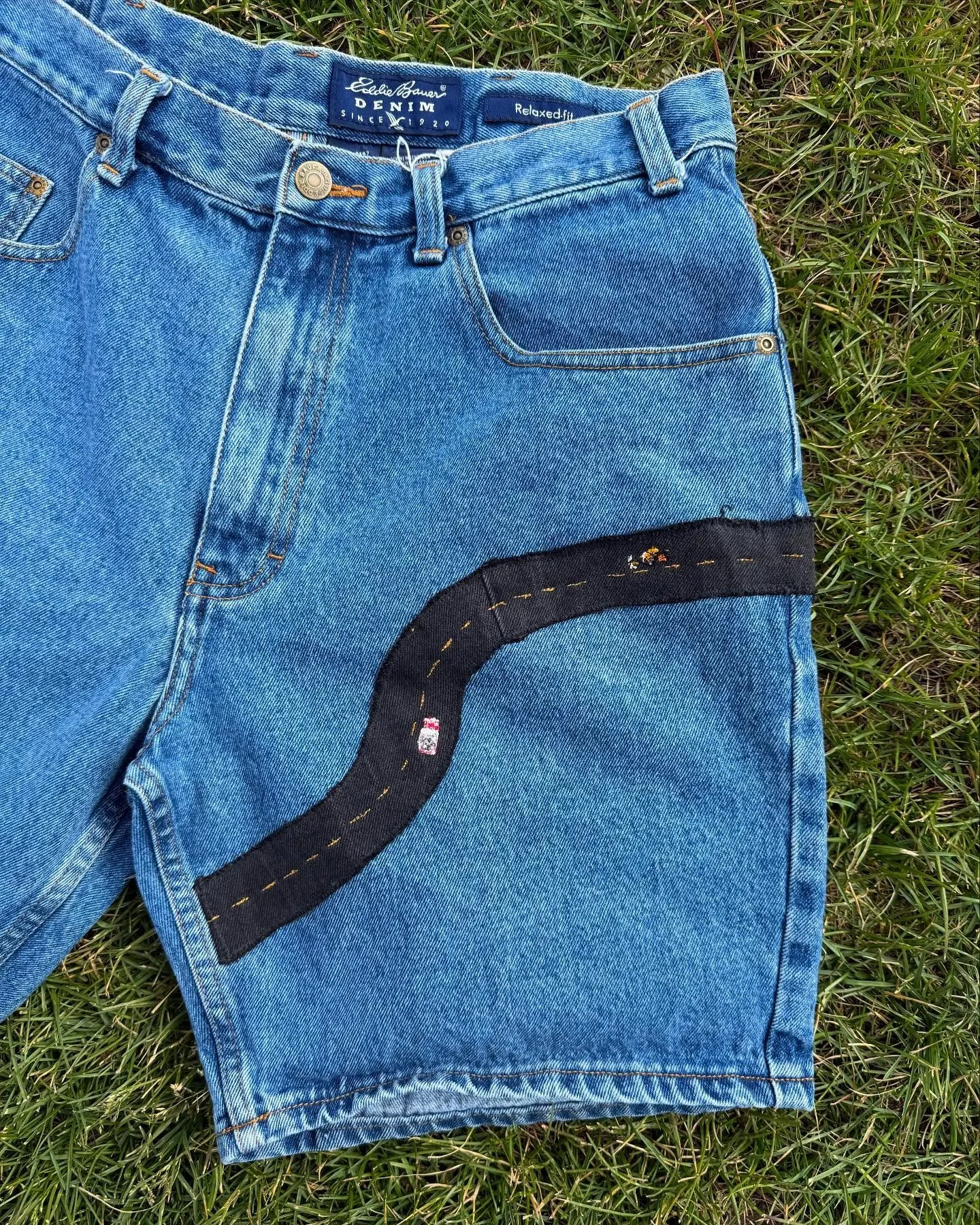The long road... 2000&rsquo;s Vintage Eddie Bauer shorts spruced up with roads made from denim scraps and hand drawn cars embroidered on!
&bull;
&bull;
&bull;
#denim #upcycle #vintage #eddiebauer #smallbusiness #bozeman #scraps #cars #montana #handma