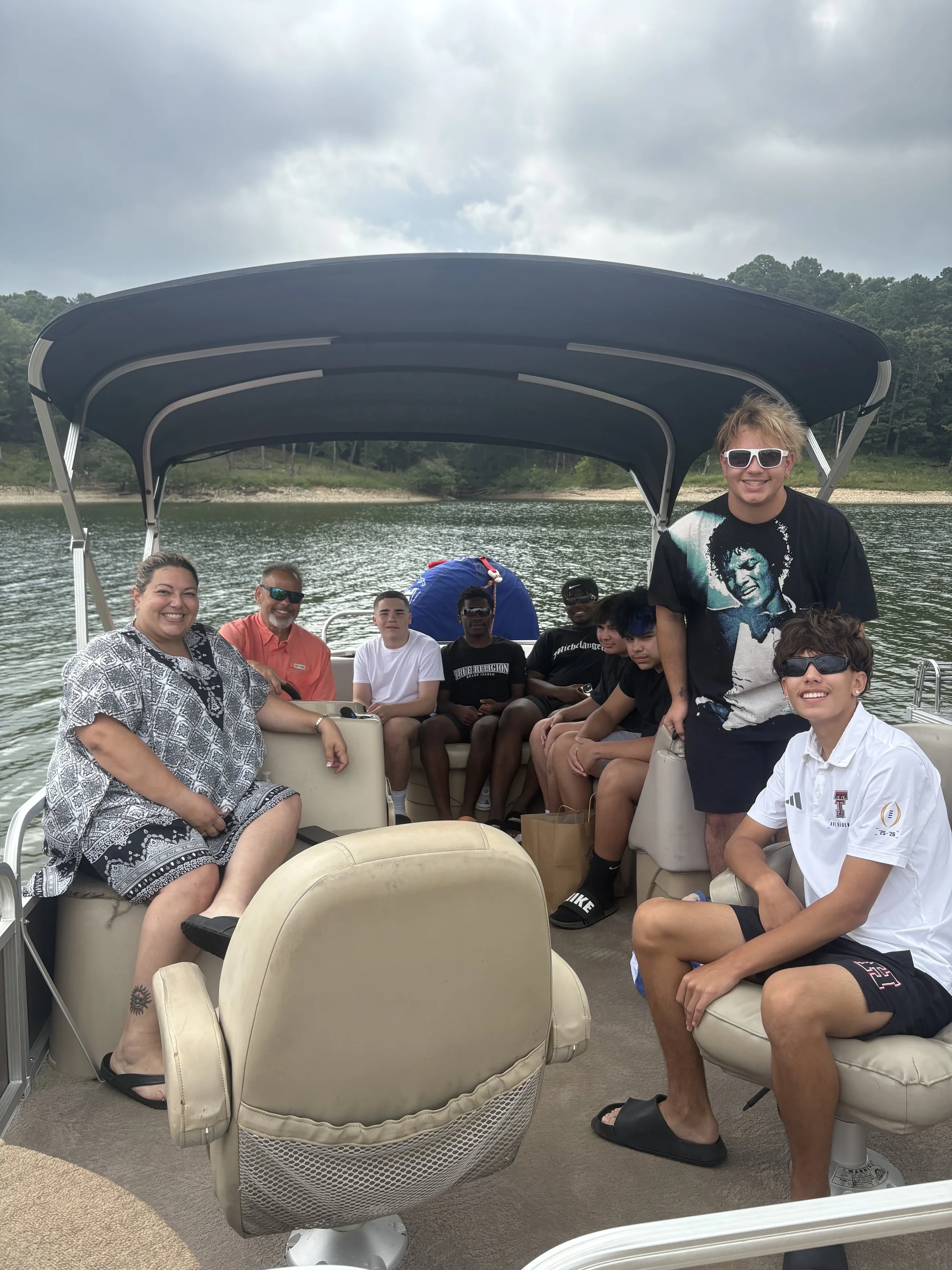 Family fun on a pontoon boat rental in Hochatown.