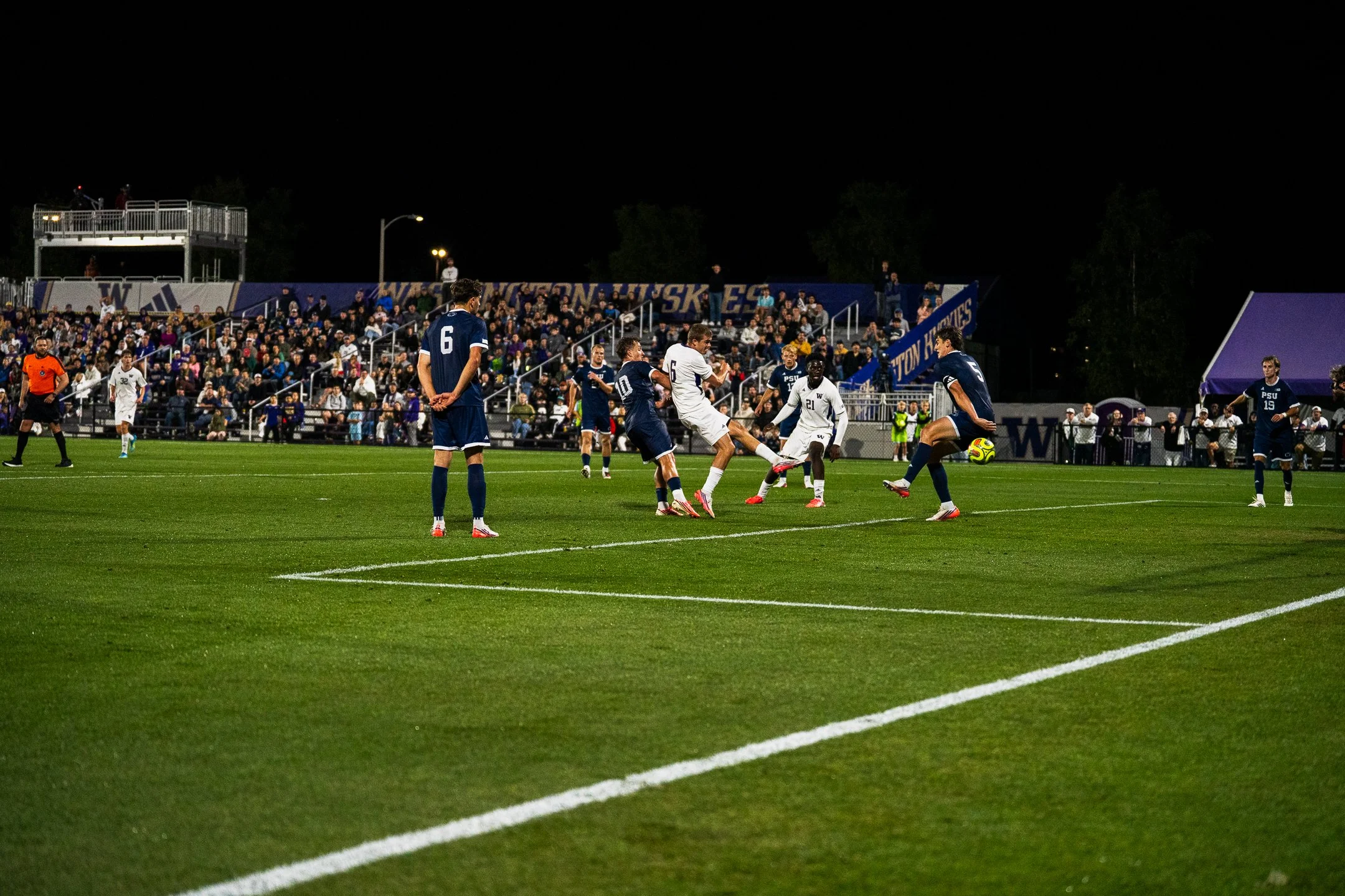 mens UW soccer-12.jpg