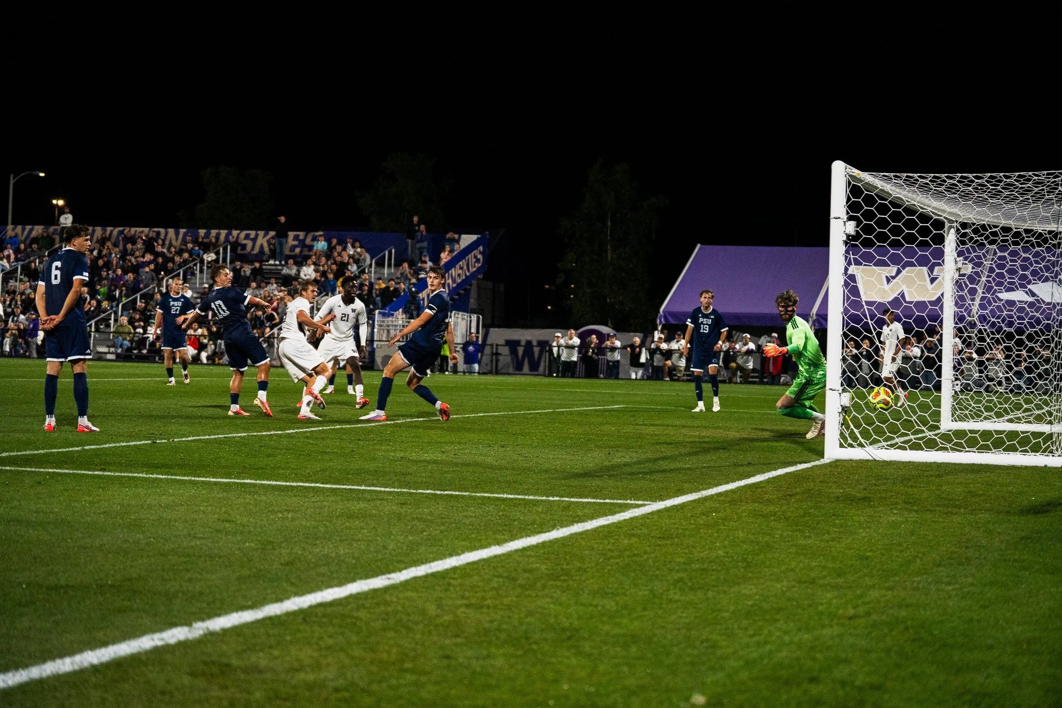 mens UW soccer-14.jpg