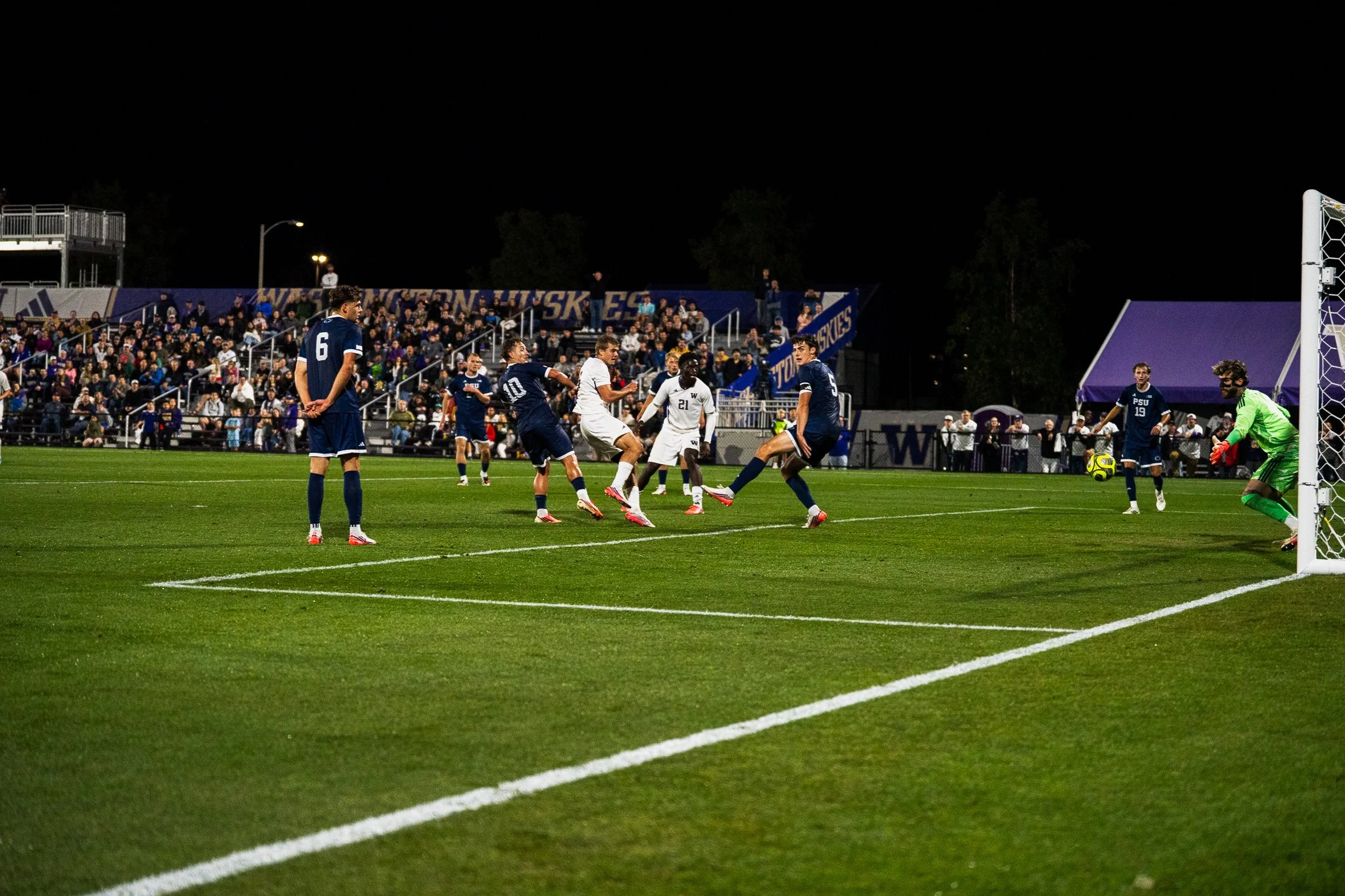 mens UW soccer-13.jpg