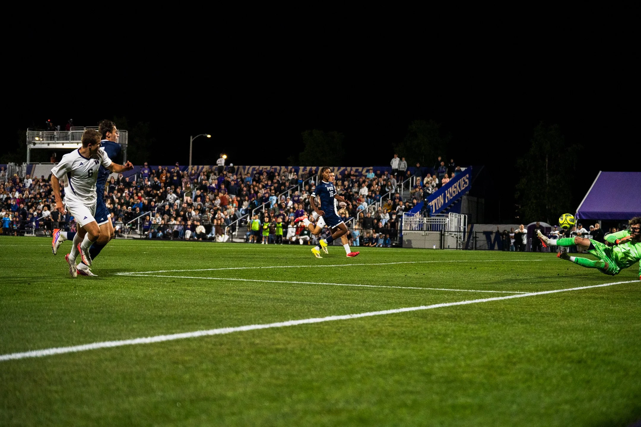 mens UW soccer-7.jpg