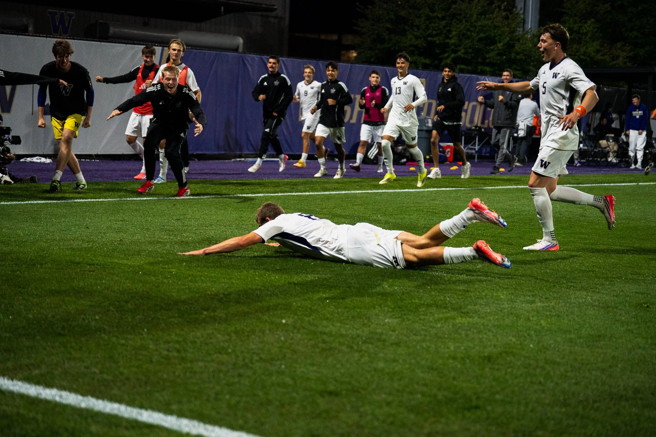 mens UW soccer-16.jpg