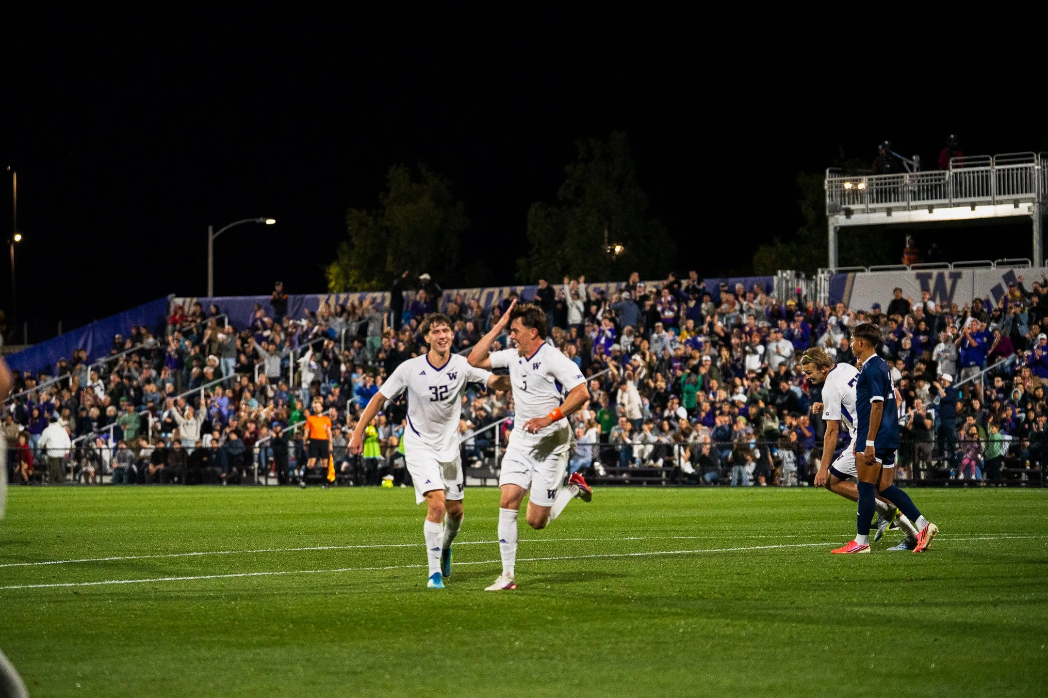 mens UW soccer-6.jpg