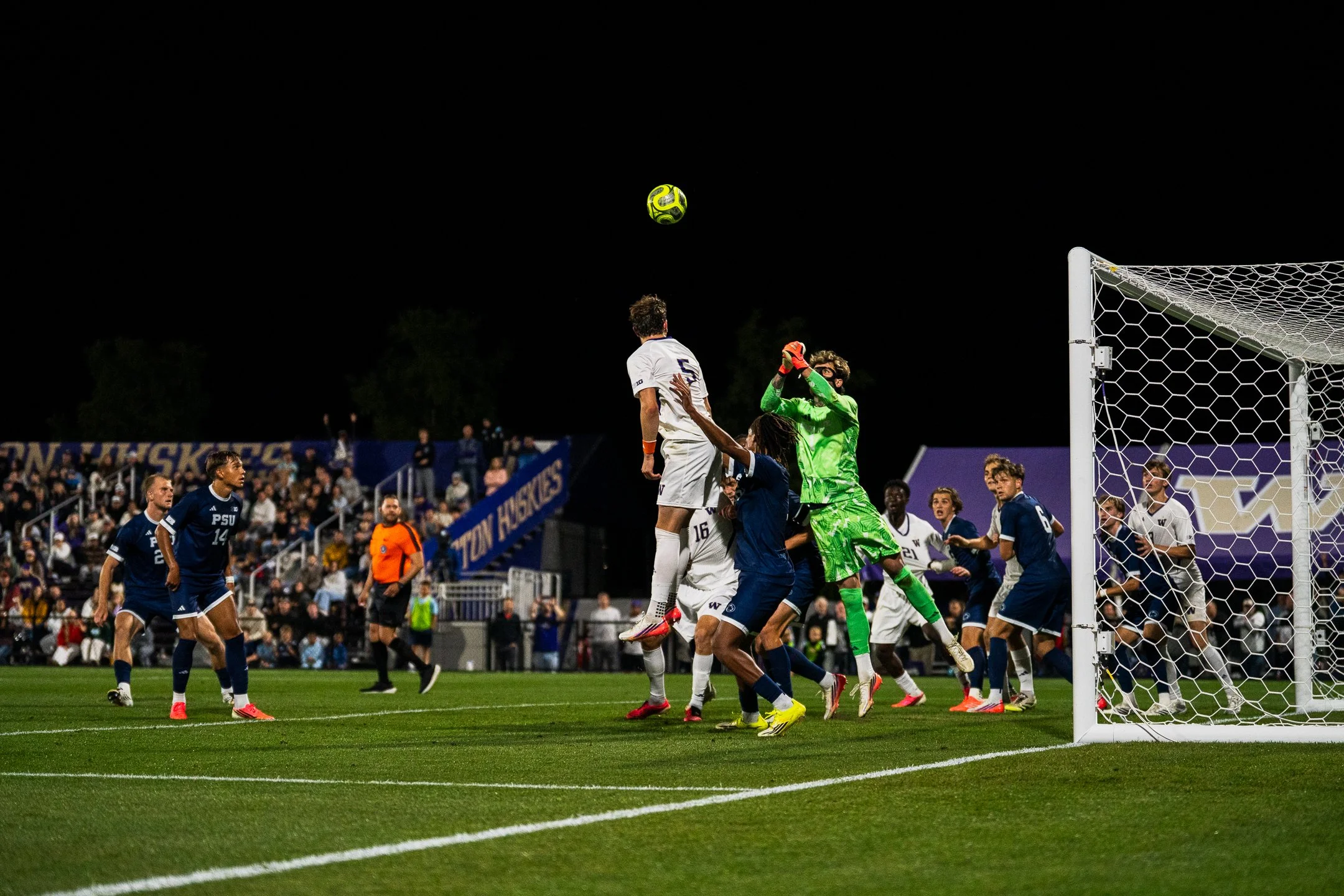 mens UW soccer-11.jpg