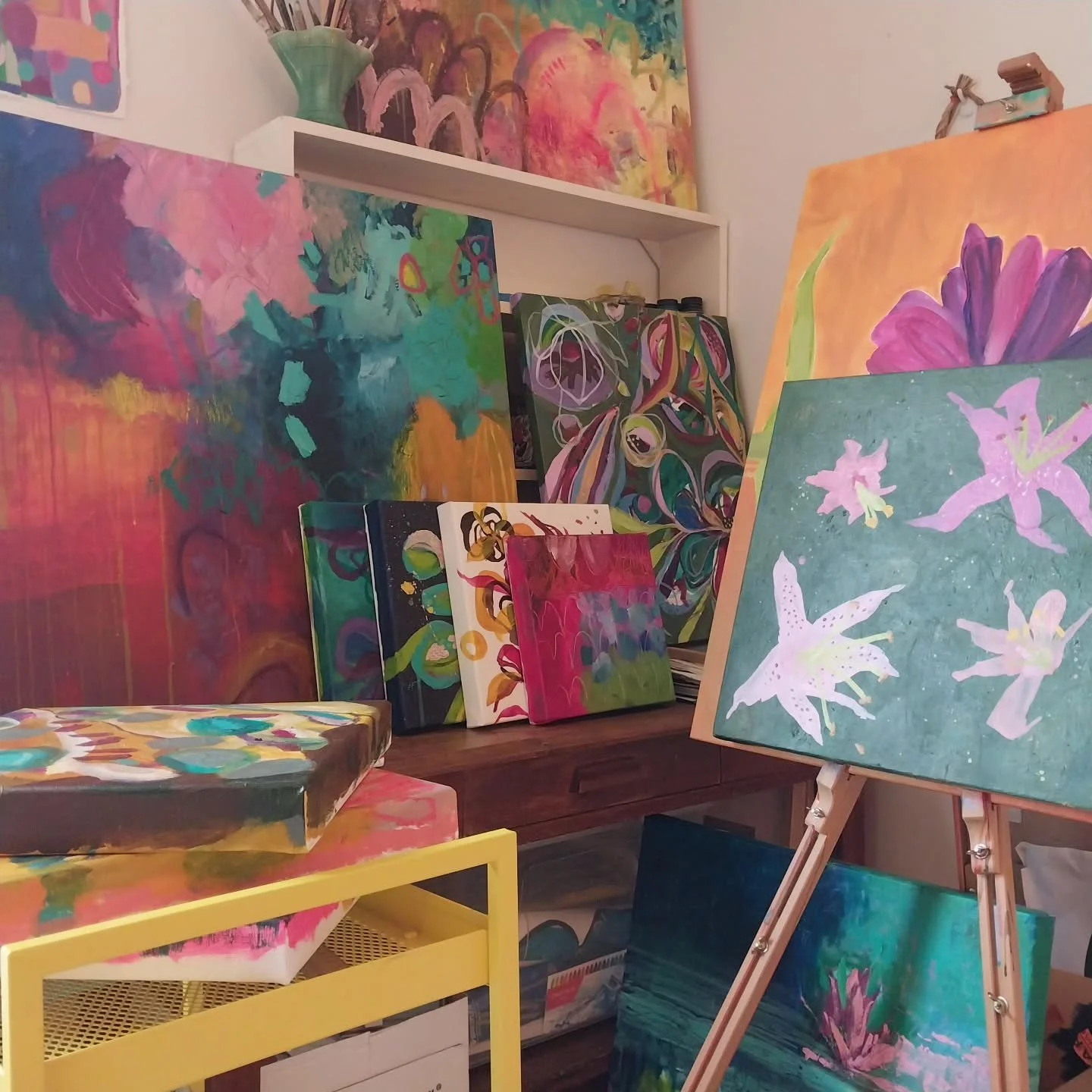 The studio is overflowing!

Many of these are already up on the website for sale. More on their way! 

www.acolourfulmess.com

#artstudıo 
#originalartworks 
#contemporaryart 
#artforsale
#runningoutofspace