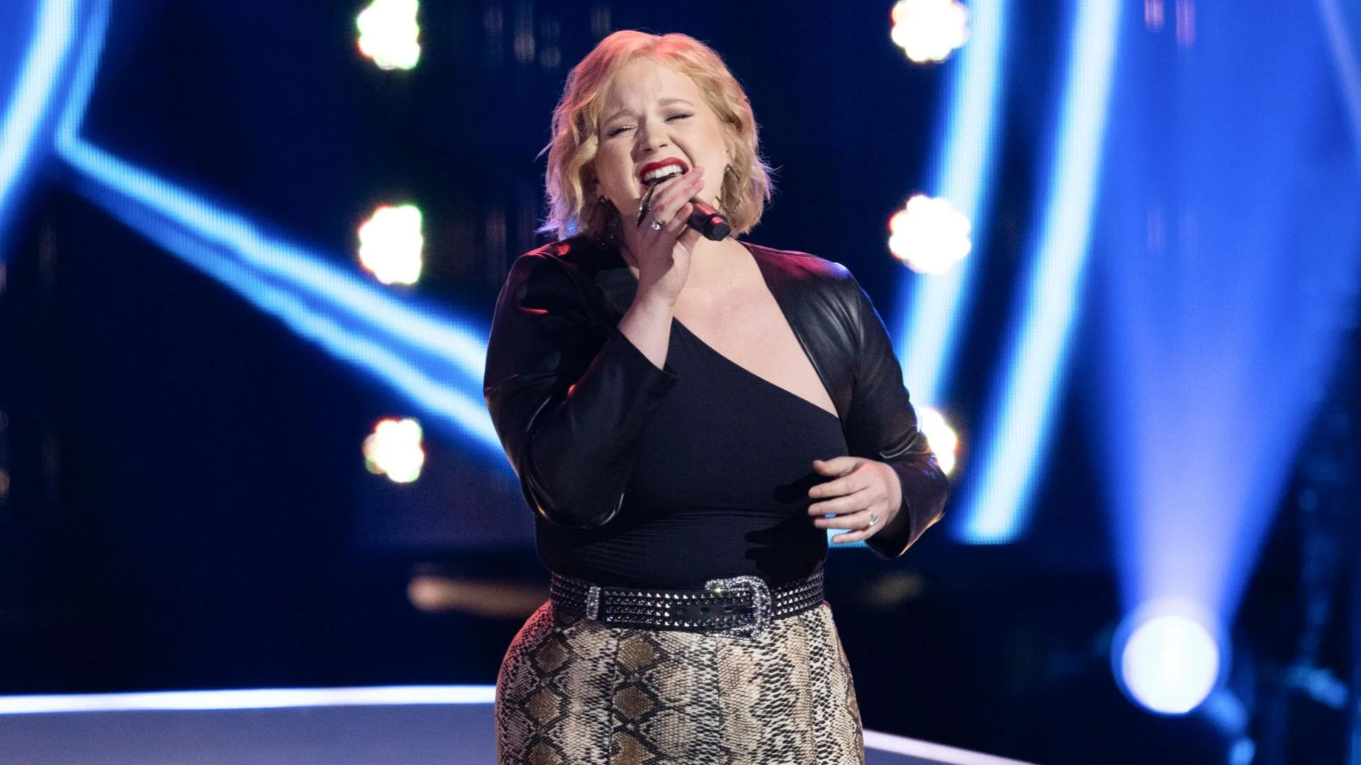 Indianapolis native Brook Wood sings on 'The Voice'