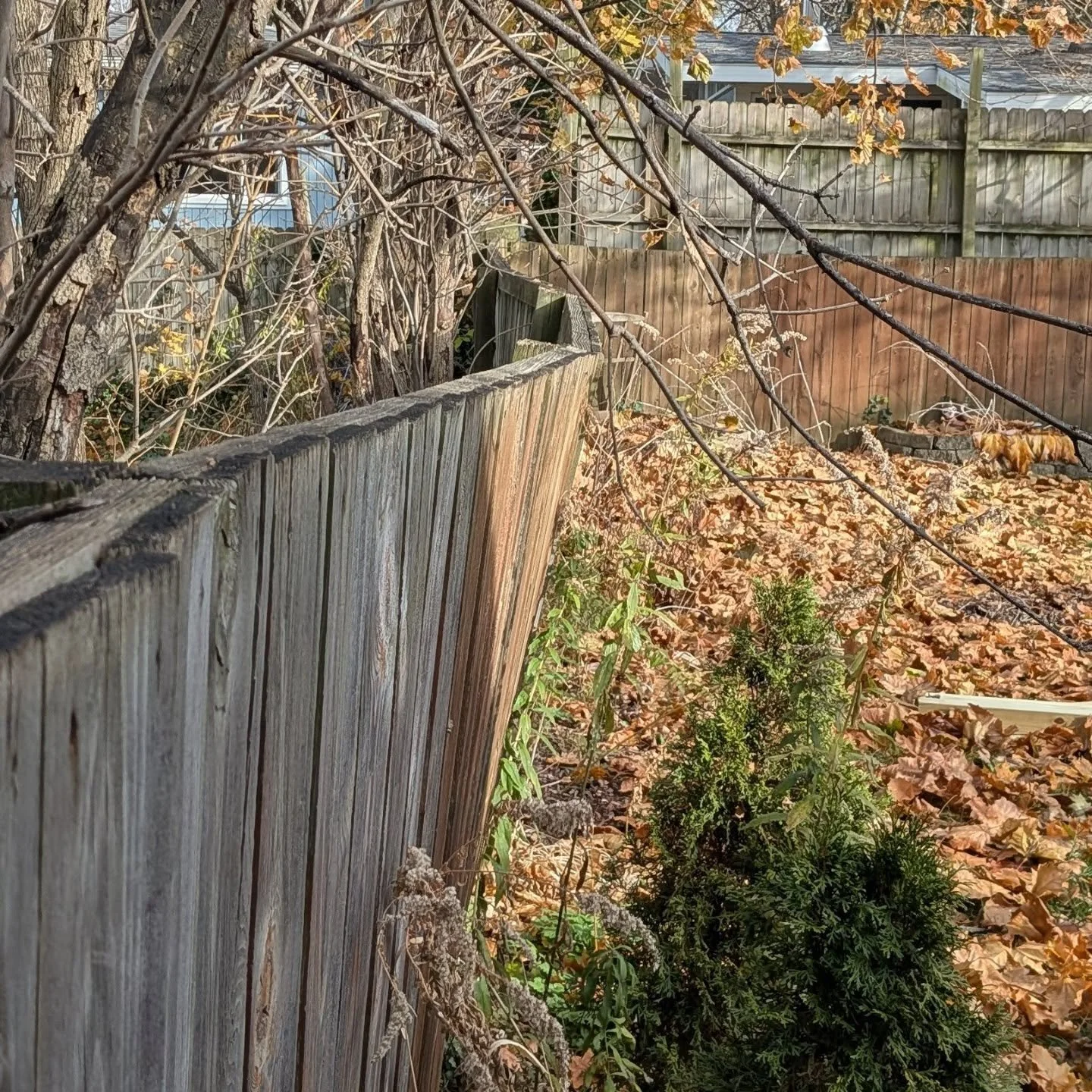 Is your fence a little wavy?  Still time to straighten it up before winter sets in! 
#goodrichhomerepair #mendingfences #fencerepair