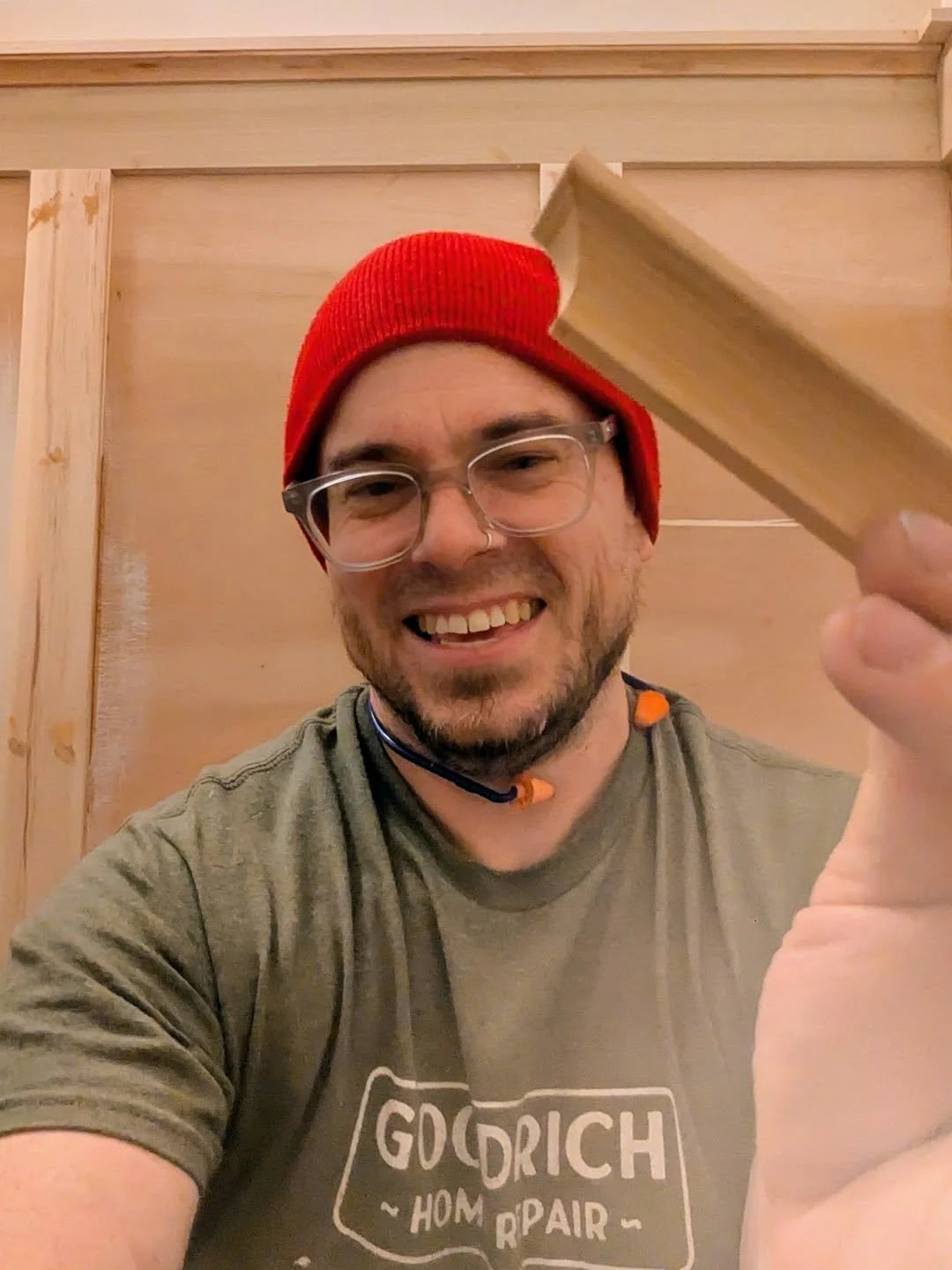 Enjoyed cutting/gluing the returns on the cove molding that's part of the top rail of the wood wall panels on a bathroom project I'm working on.  So satisfying making them line up perfectly😍
.
.
#goodrichhomerepair #homerepair #barhroomremodel #home