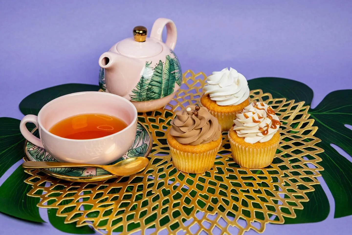 Your weekend deserves to be sweet. Invite your friends for some tea and desserts. Place your orders on my website at the link in my bio - delivery available! Custom cakes and cupcake orders available.

#karinabakes #weekendfun #teatime #explore
#ᴇxᴘʟ