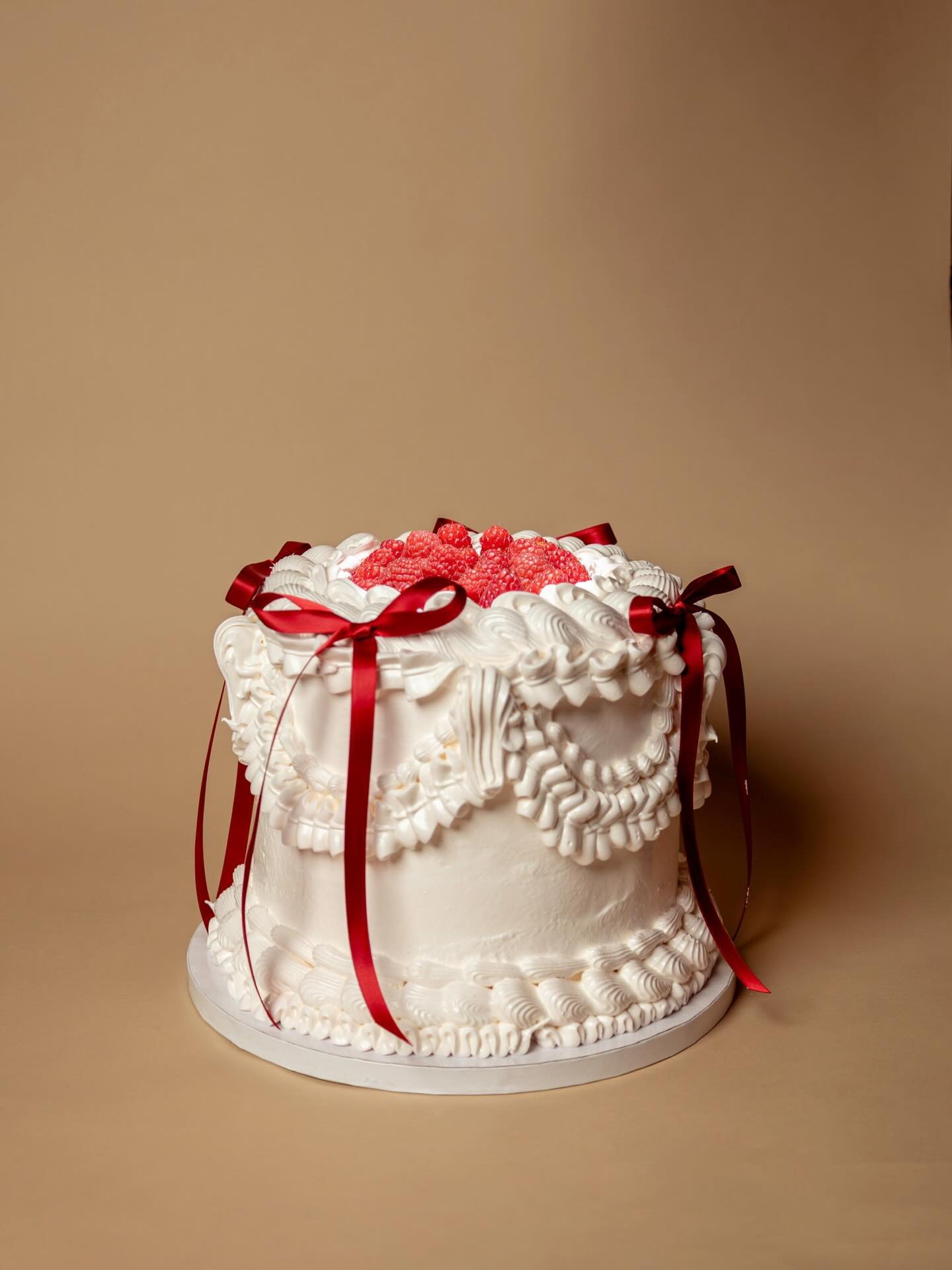 Let them eat cake! 🍰 Place your orders now for a delicious treat! 

#karinabakes #dominicancake #thebronx #nyc #dominican
