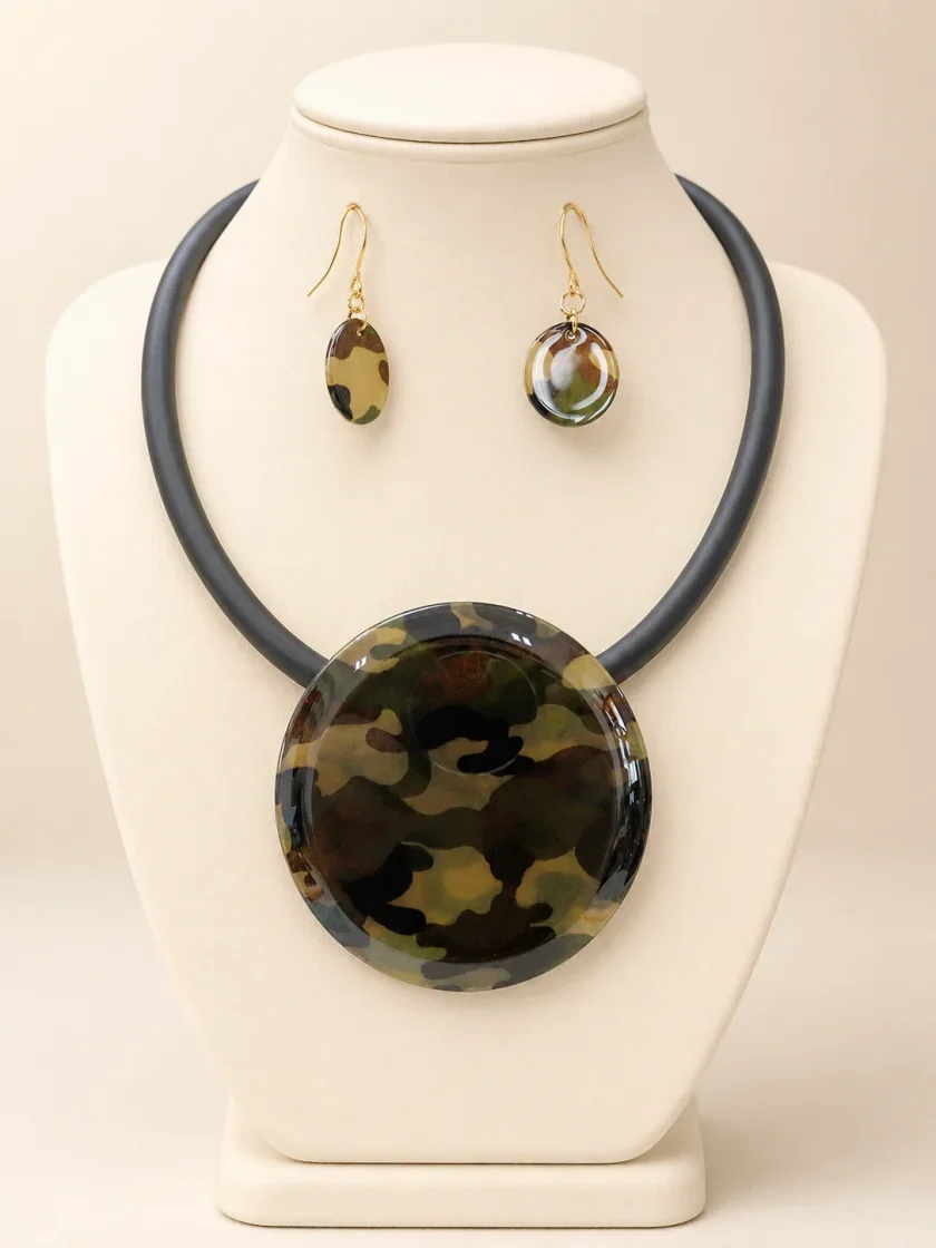 Black Cord Camouflage Round Pendant Necklace Set