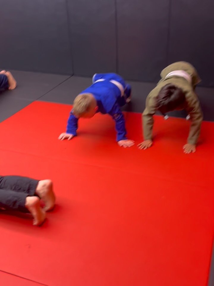 Tuesday night with the anchor kids ⚓️🏴&zwj;☠️🫶#jiujitsu #kids #family #teachthemyoung #development #structure #discipline #keepitfun #stayactive #zenith #chino #california