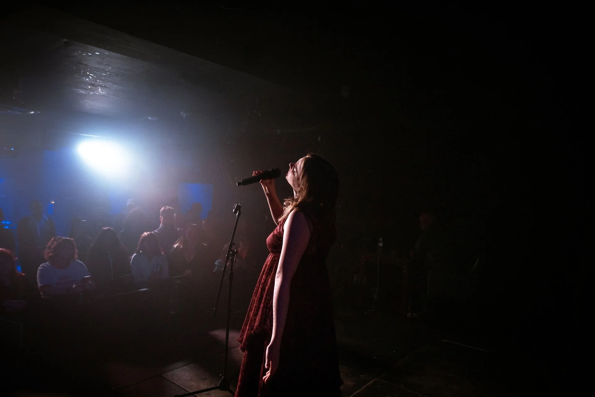 Anna Lea performing in London (Photo via Danni Arndt)