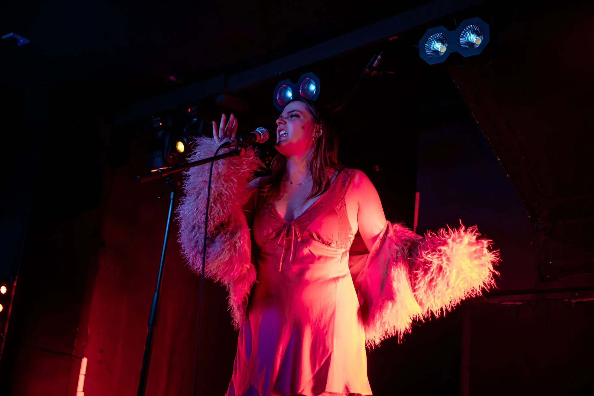 Anna Lea performing in Glasgow (Photo via Danni Arndt)