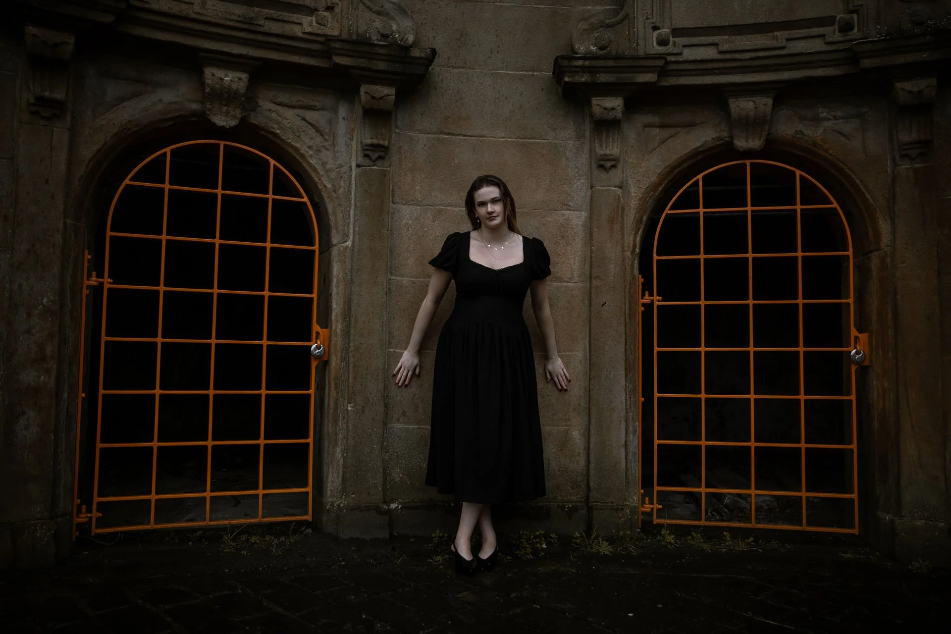 Anna Lea in Glasgow City Necropolis (Photo via Danni Arndt)